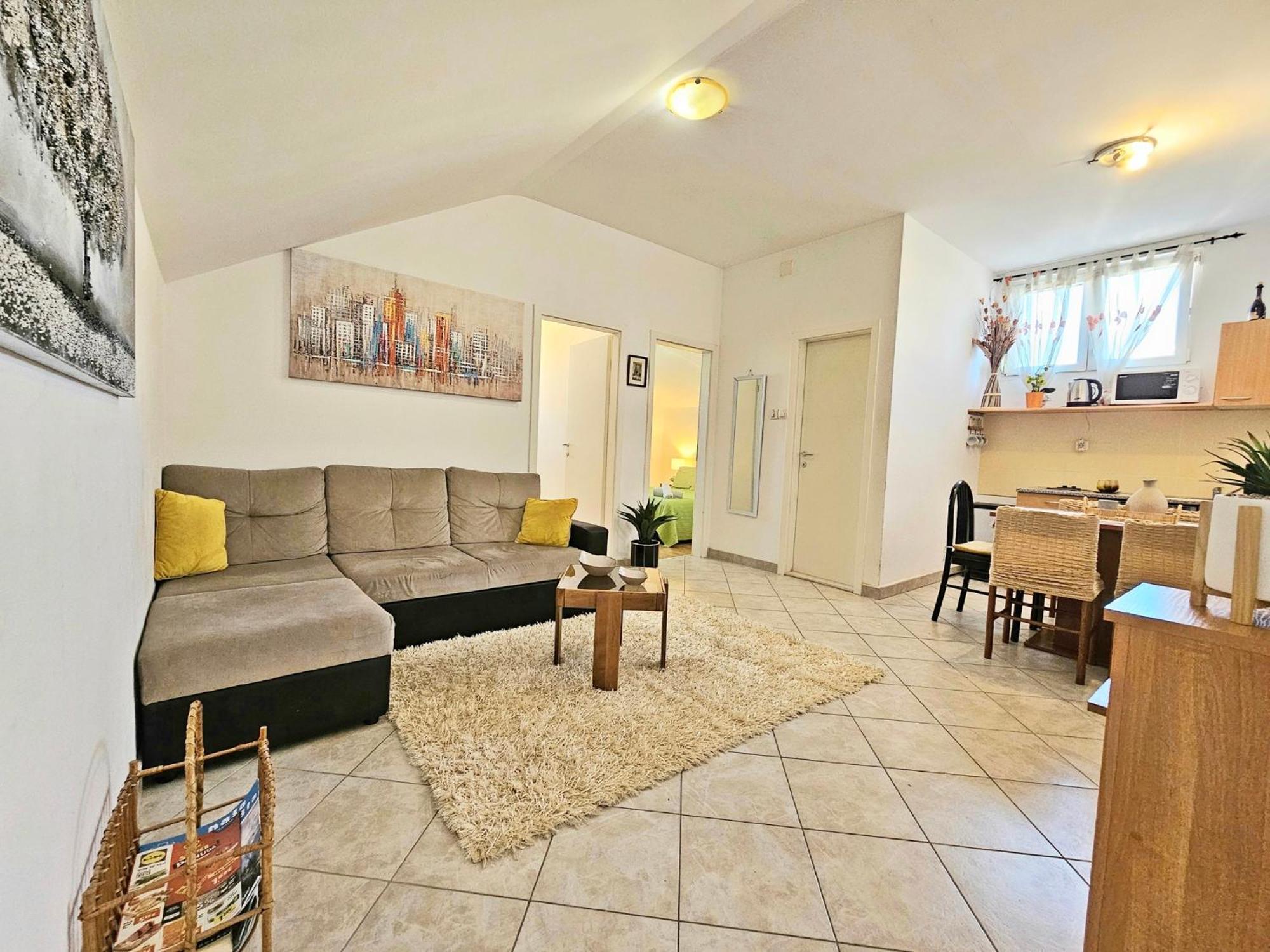 Apartamento Moni 2 *