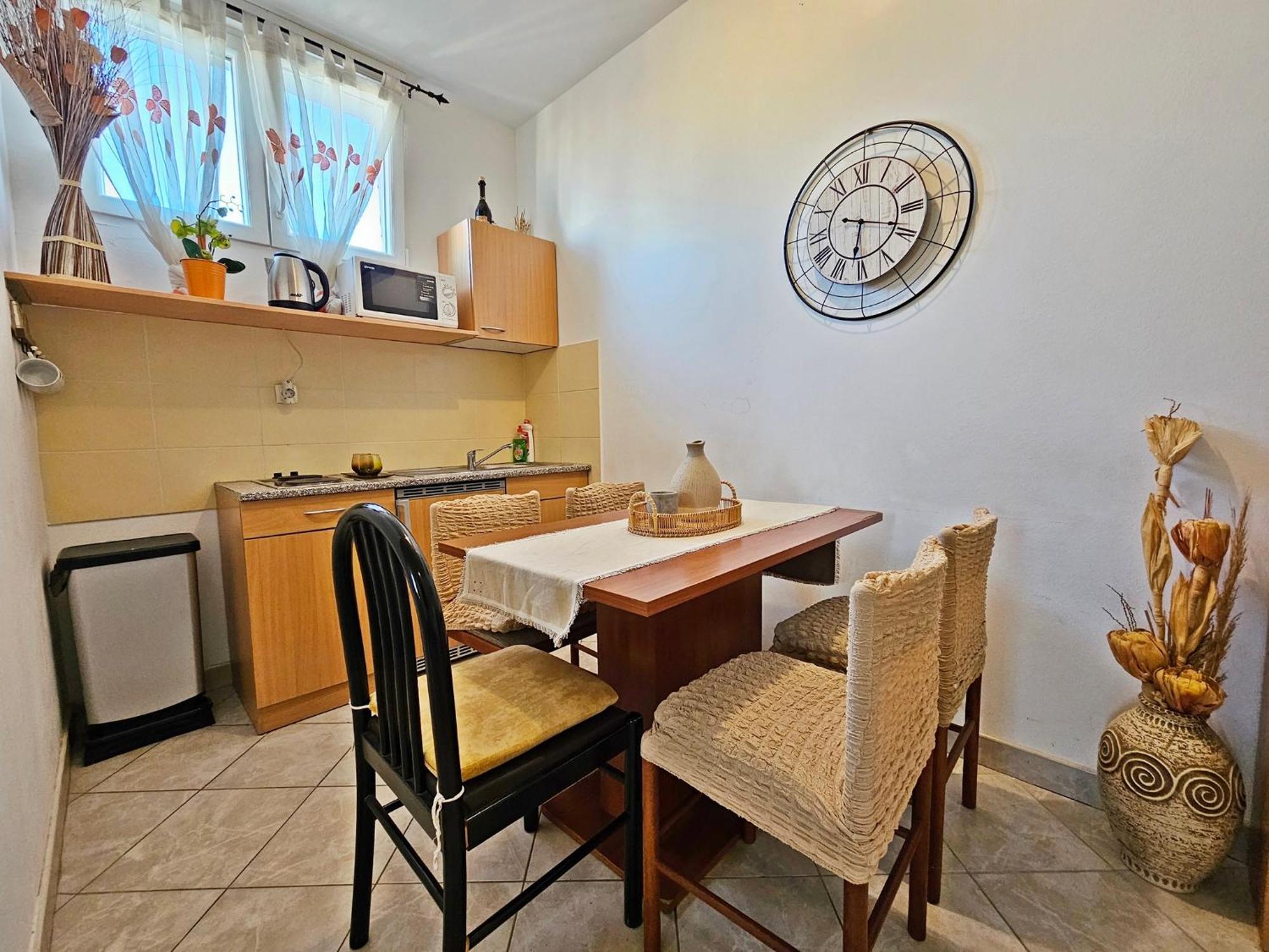 Moni 2 Apartment Split