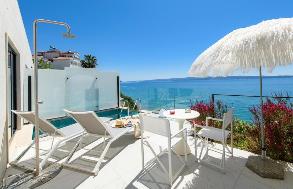 Gallery Luxury Suites & Rooms-Only Adults Split