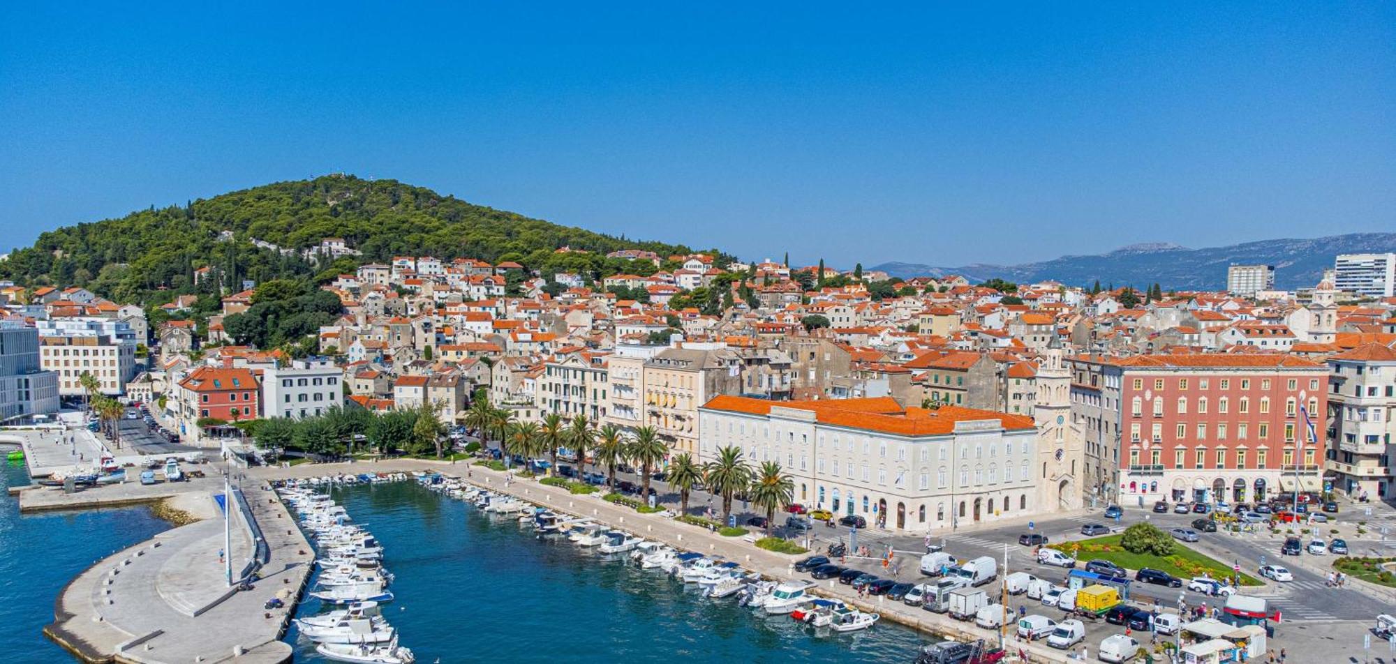 Kamarin Luxury Split