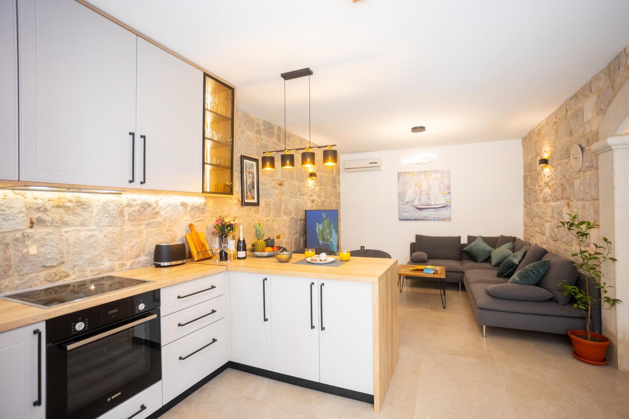 Kamarin Luxury Split