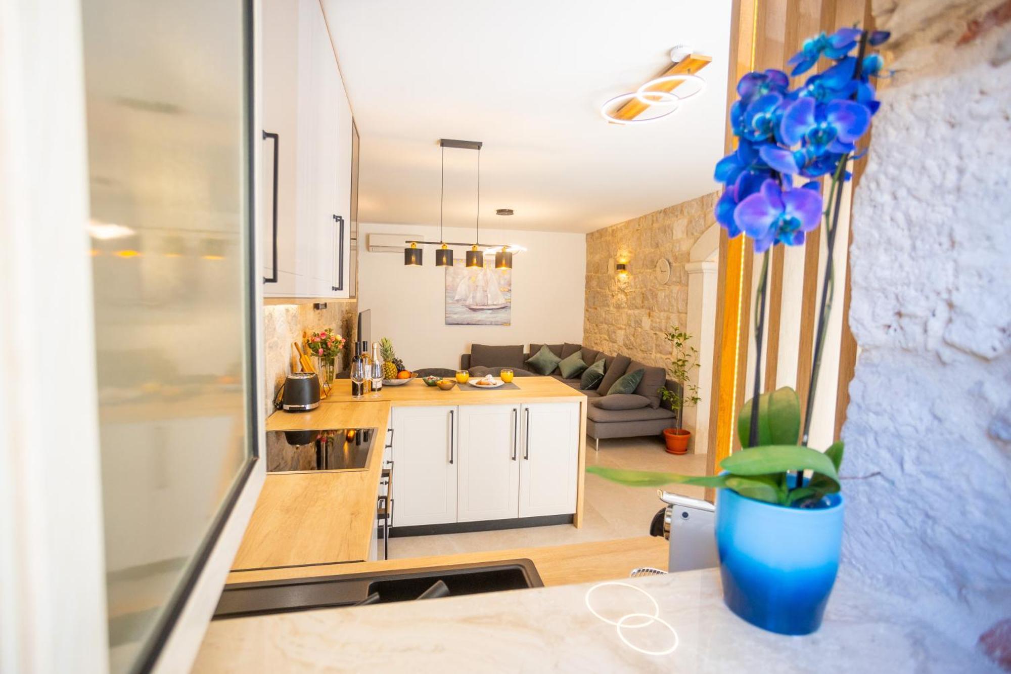 Kamarin Luxury Apartment