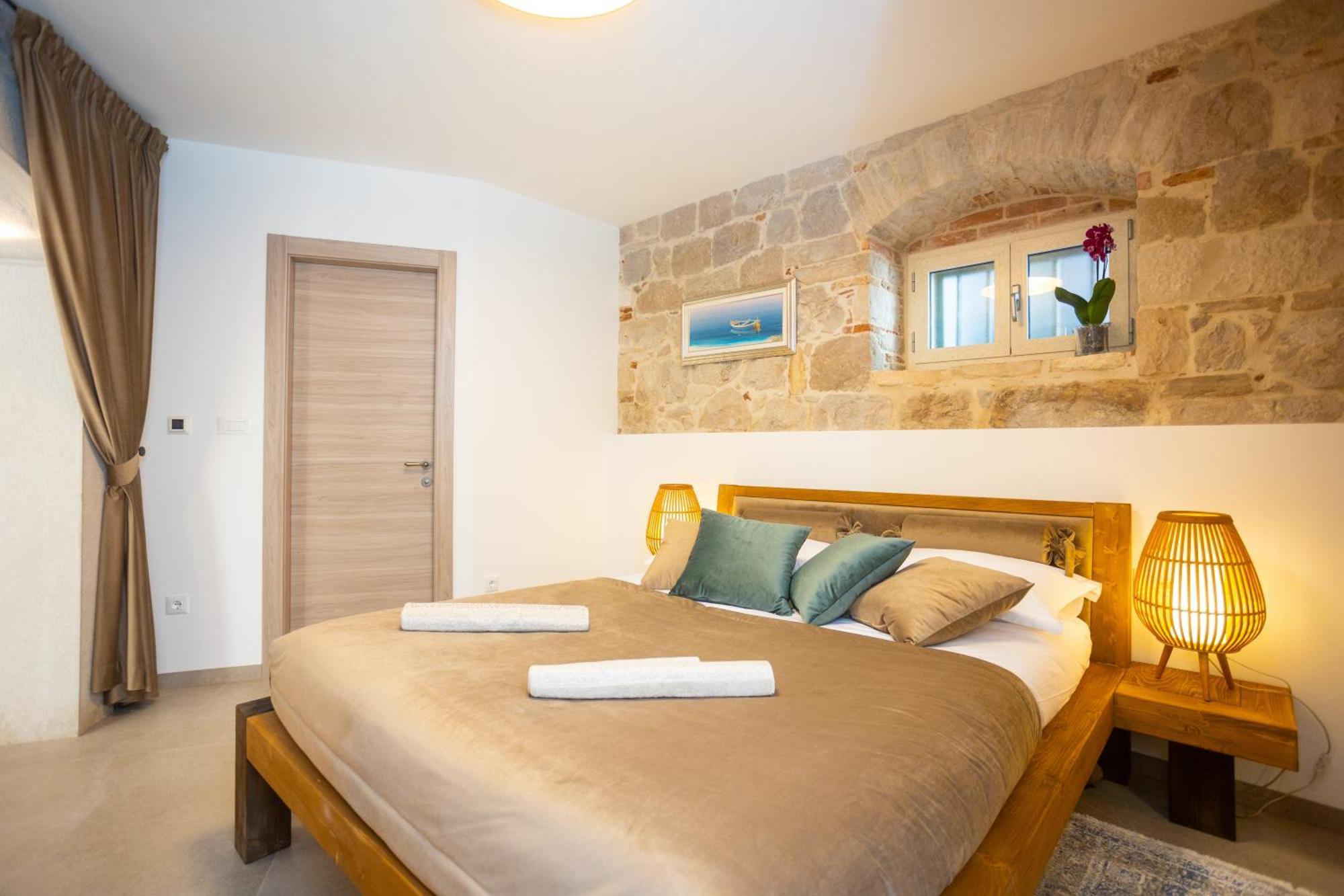 Kamarin Luxury Split
