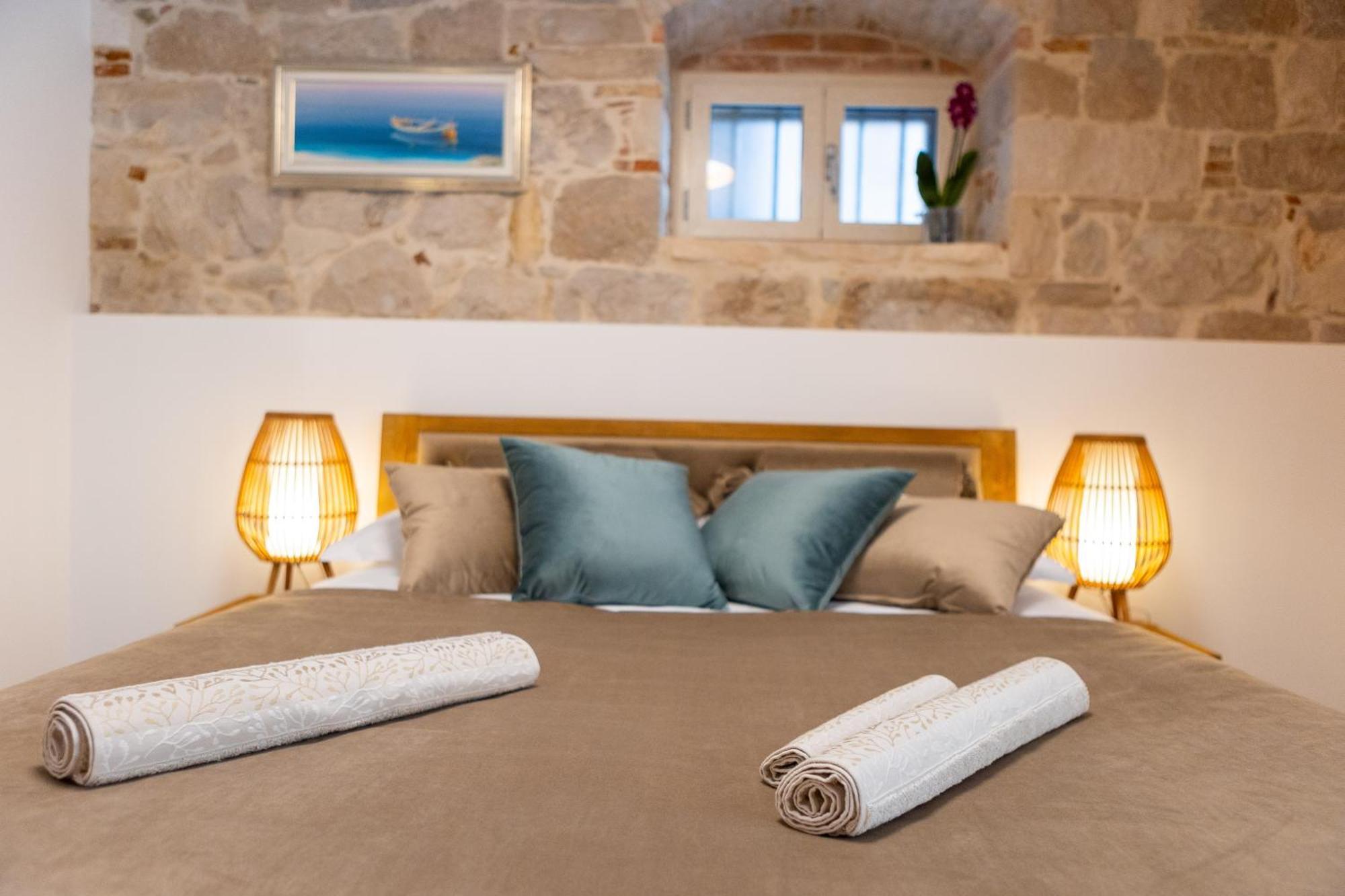 Kamarin Luxury Split