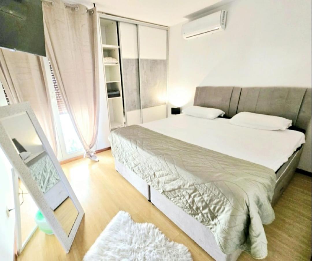 Appartement Beautiful Large Apartment, Walk To Beach Split