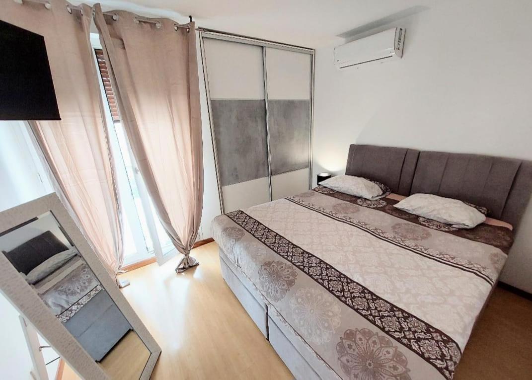 Appartement Beautiful Large Apartment, Walk To Beach