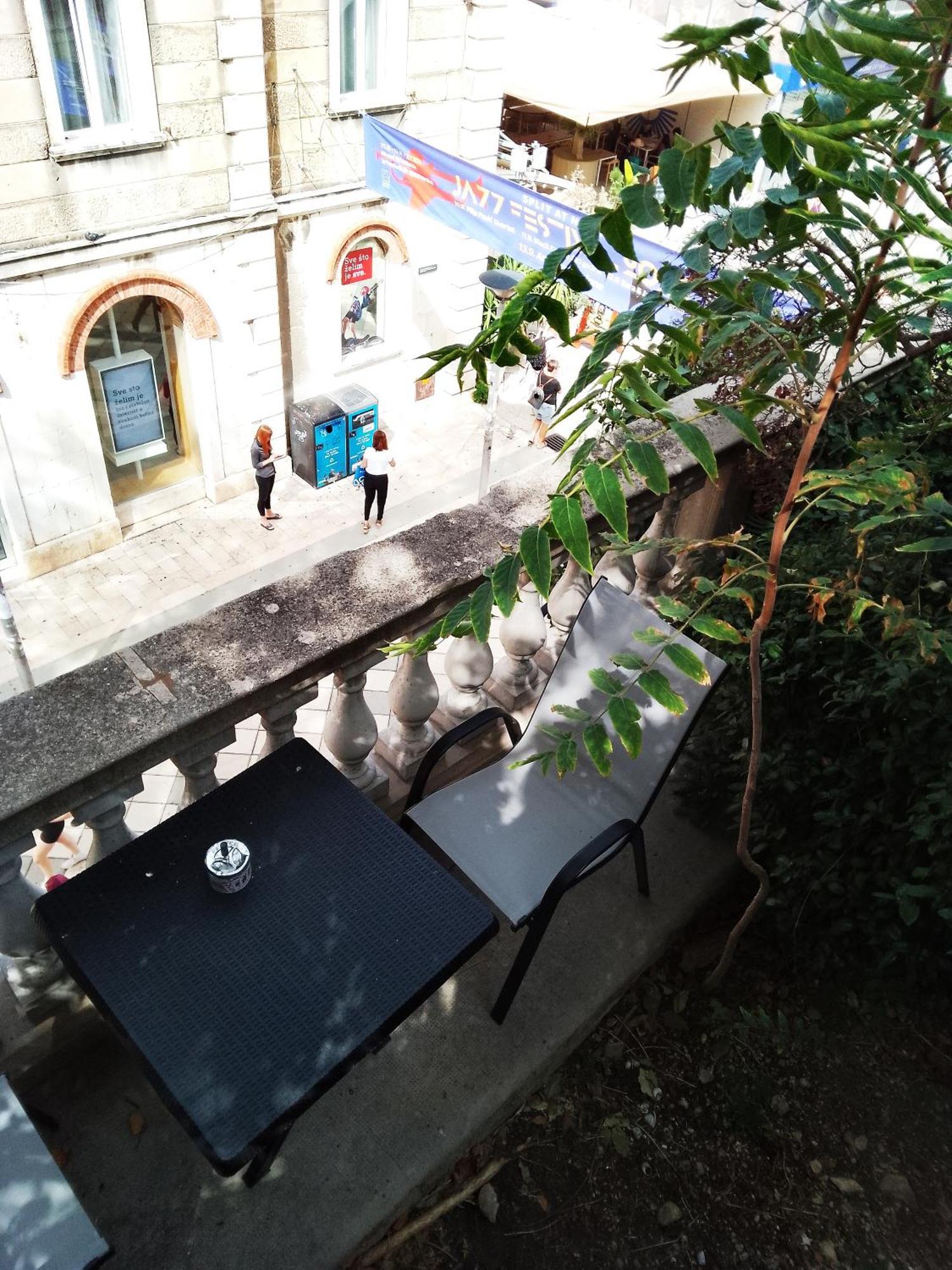 Garden In The Center * Split