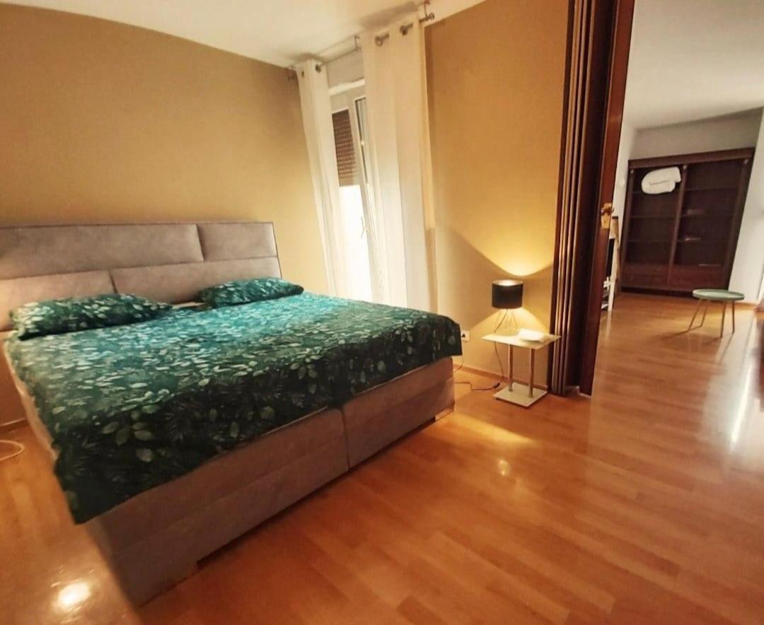 Beautiful Large Apartment, Walk To Beach Split