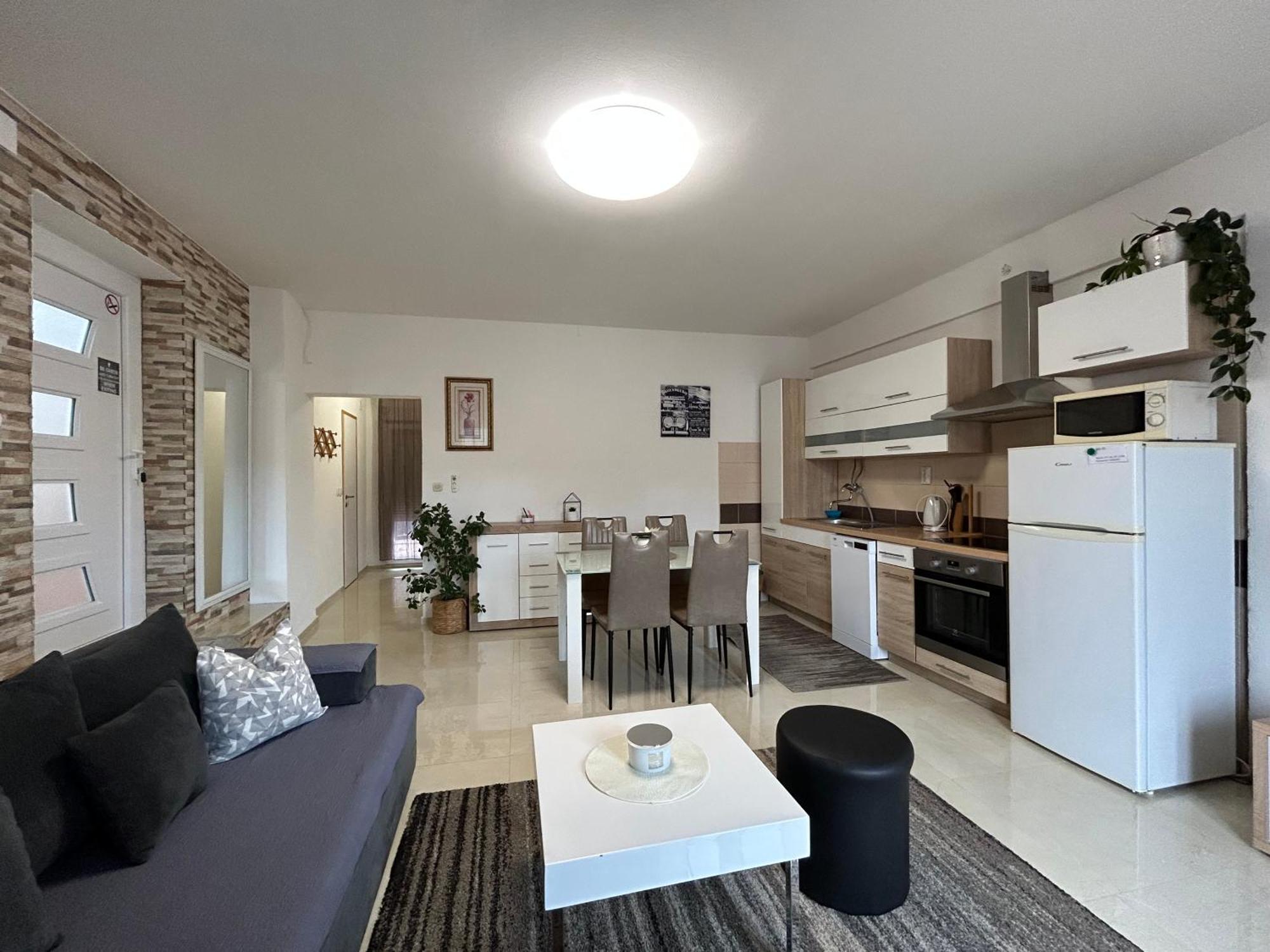 Sunset Apartment *