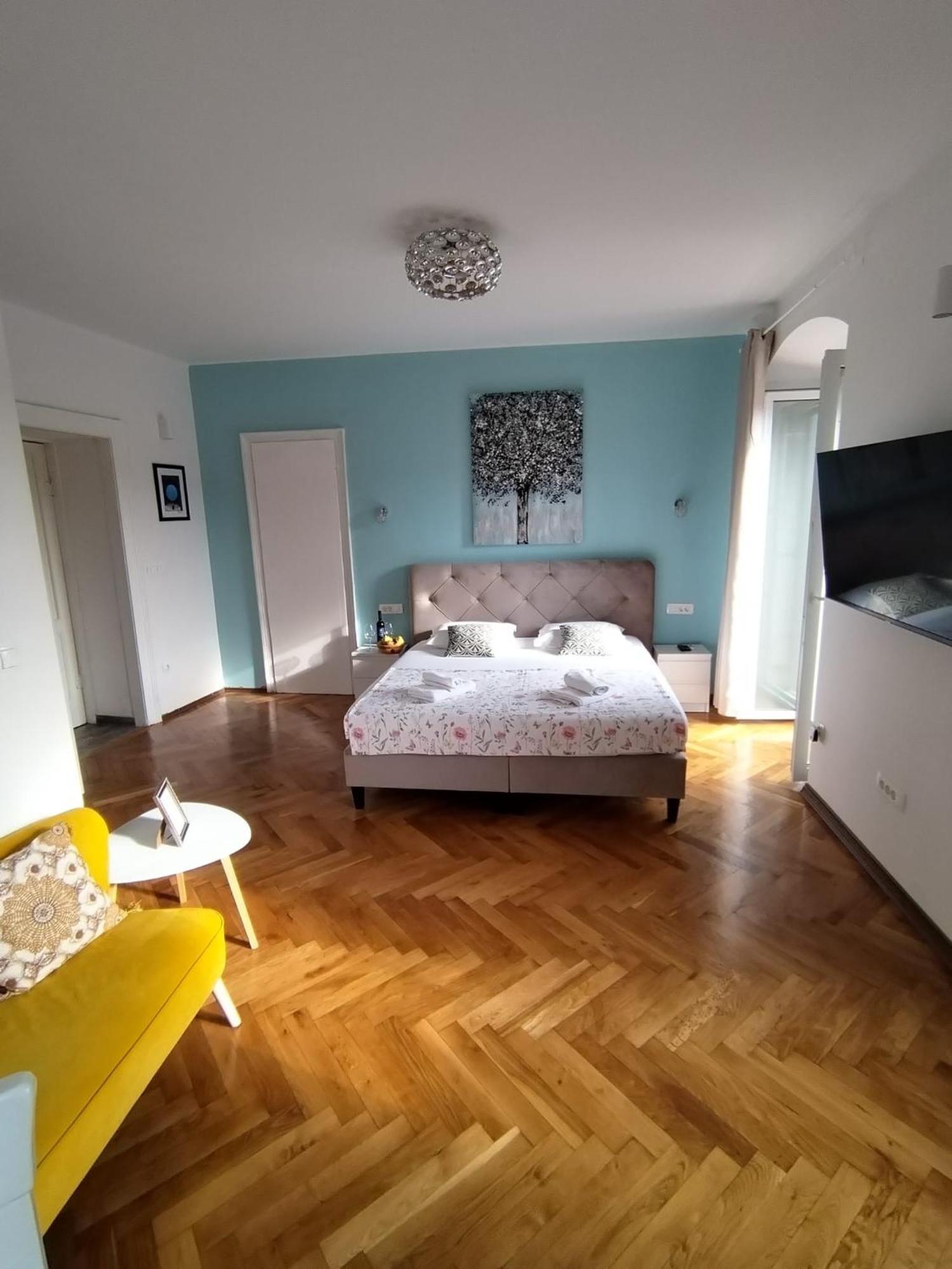 Sunny Terrace Apartman *
