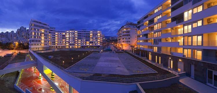 Sea View Apartment *
