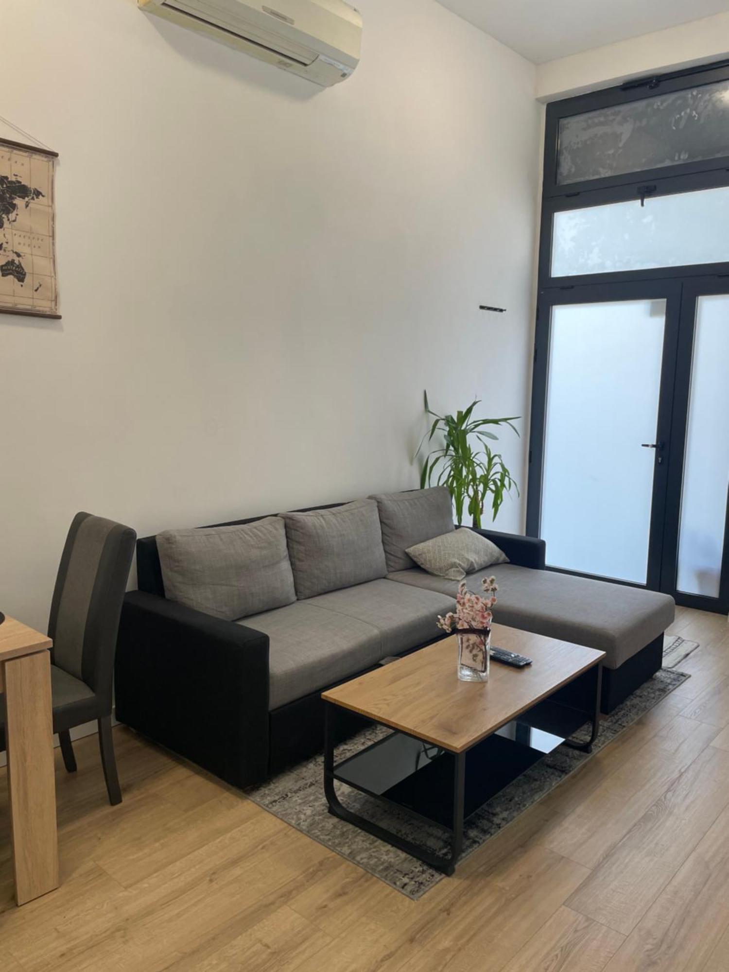 Two Bedroom N Apartment *