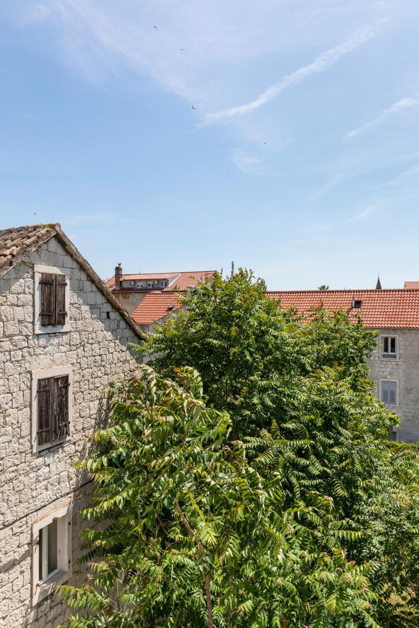 Romantic With Balcony Appartement *