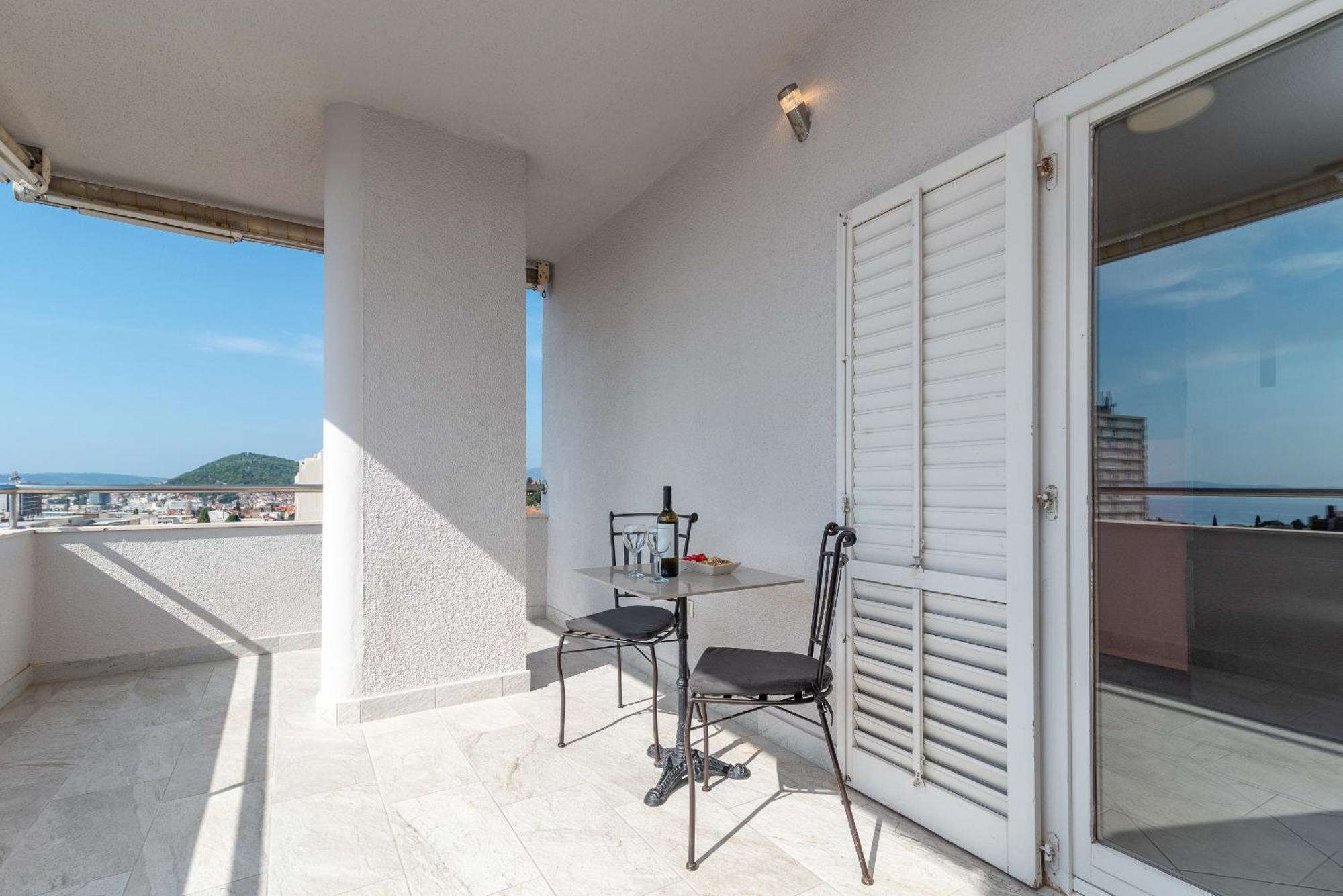 Luxury Overlooking The Split