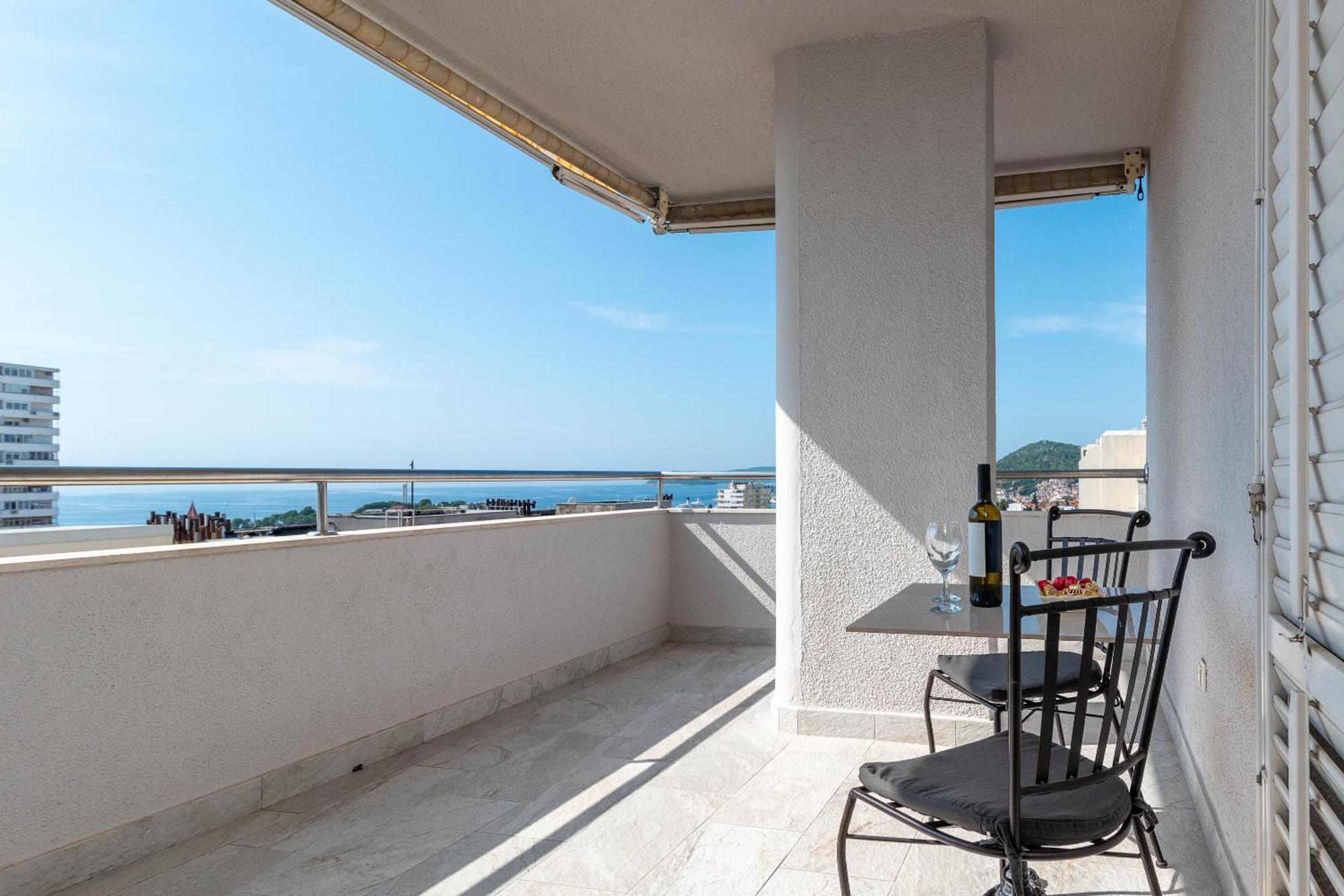 Apartment Luxury Overlooking The *