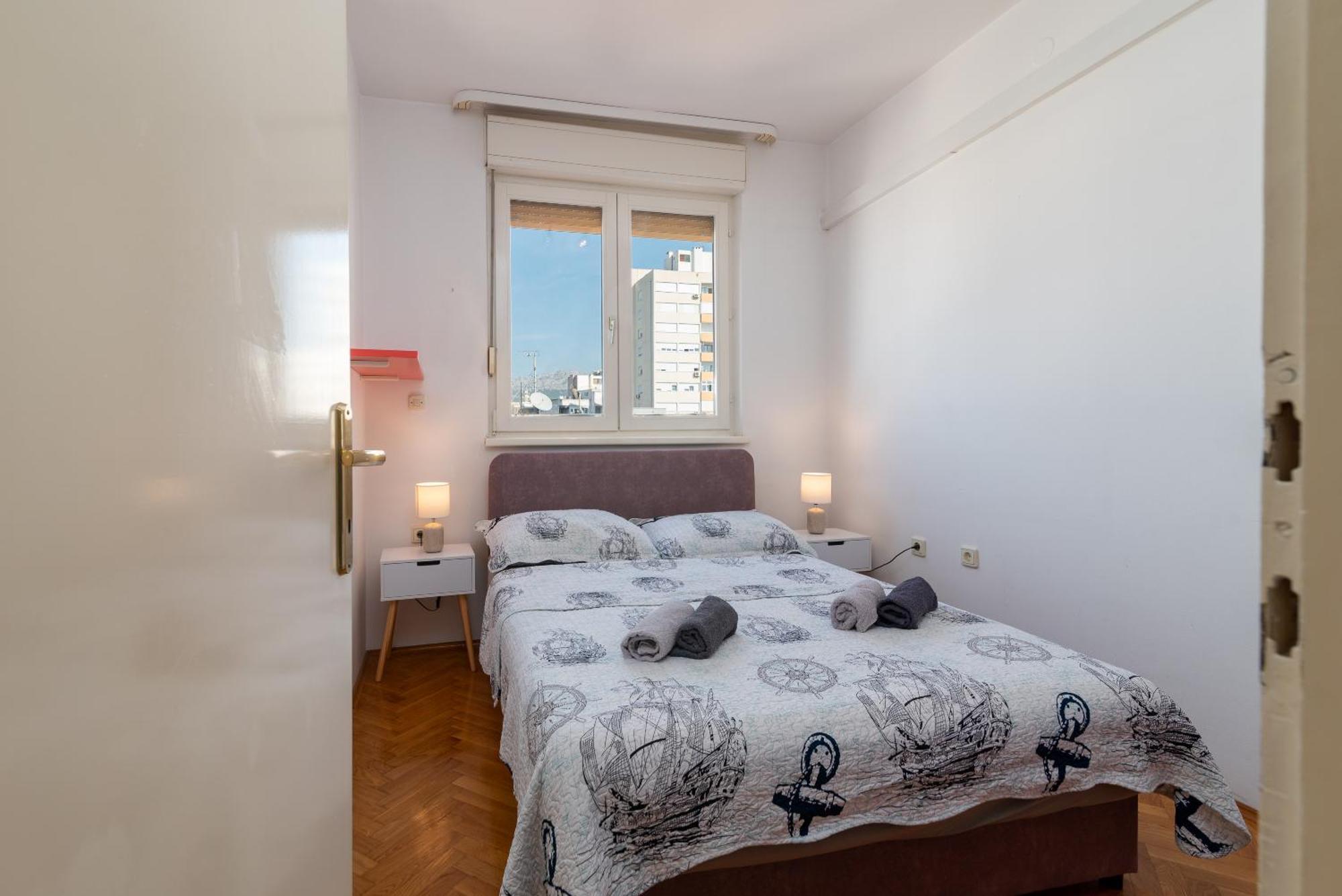 Luxury Overlooking The Apartment Split