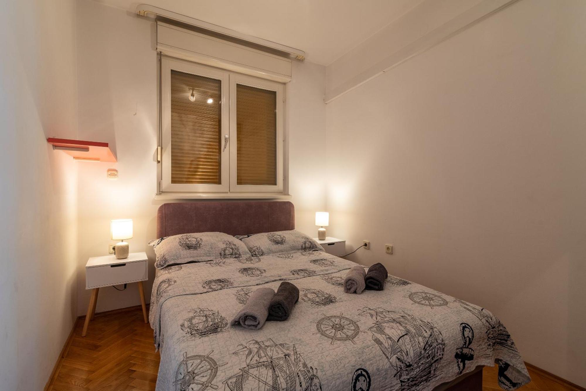 Luxury Overlooking The Apartment