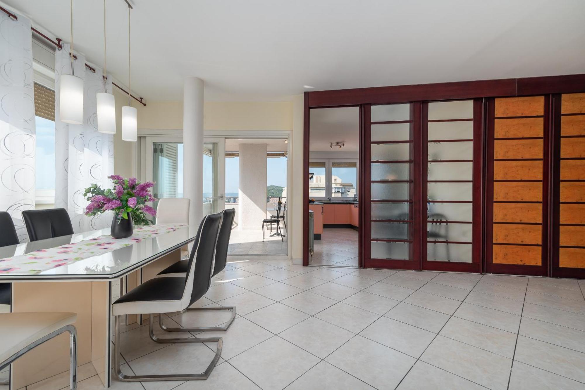 Apartment Luxury Overlooking The Split