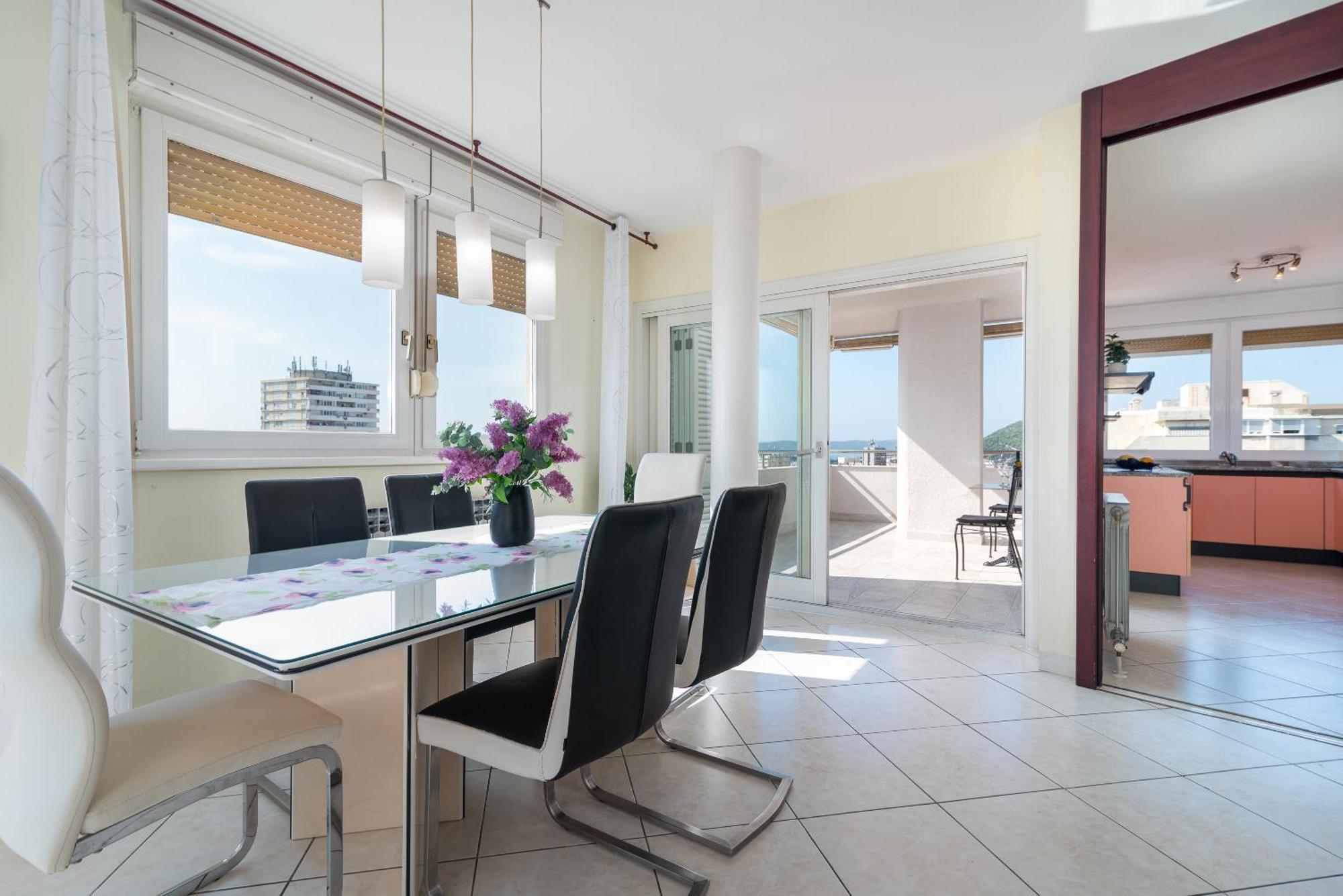 Apartment Luxury Overlooking The *