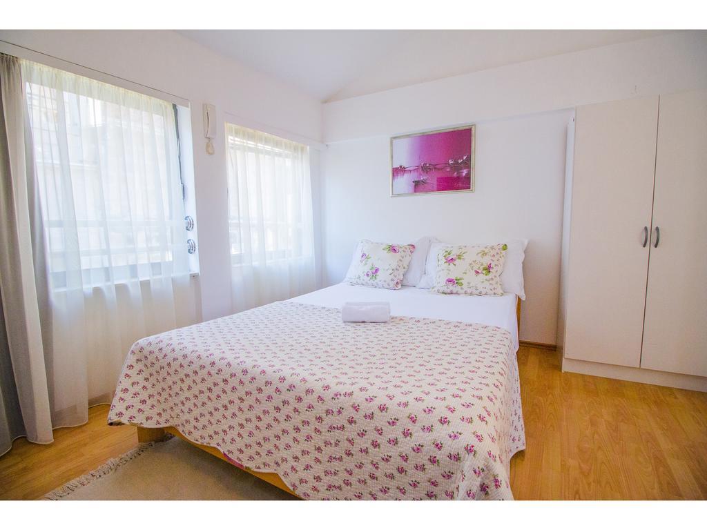 Apartment Old Square Split