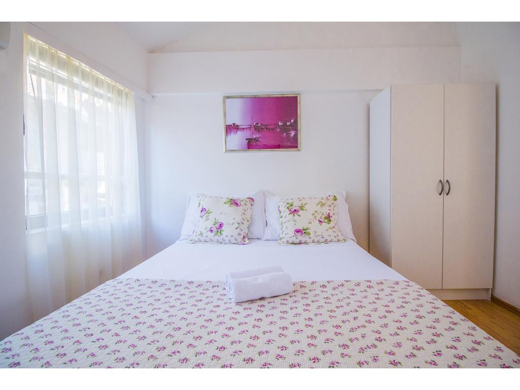 Old Square Apartment Split