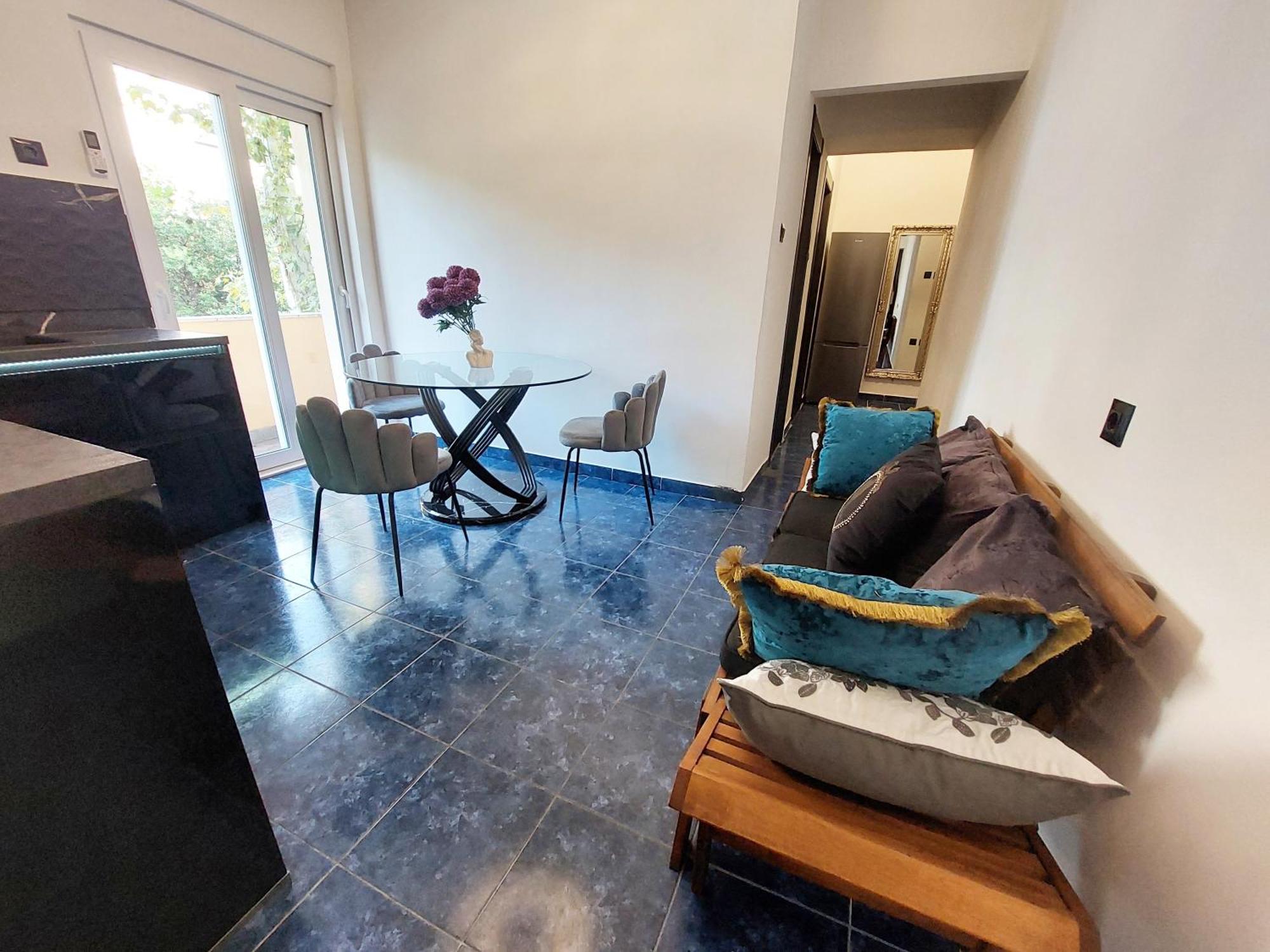 Mini Palais - Beachfront, 5 Min Center, Terrace Apartment Split