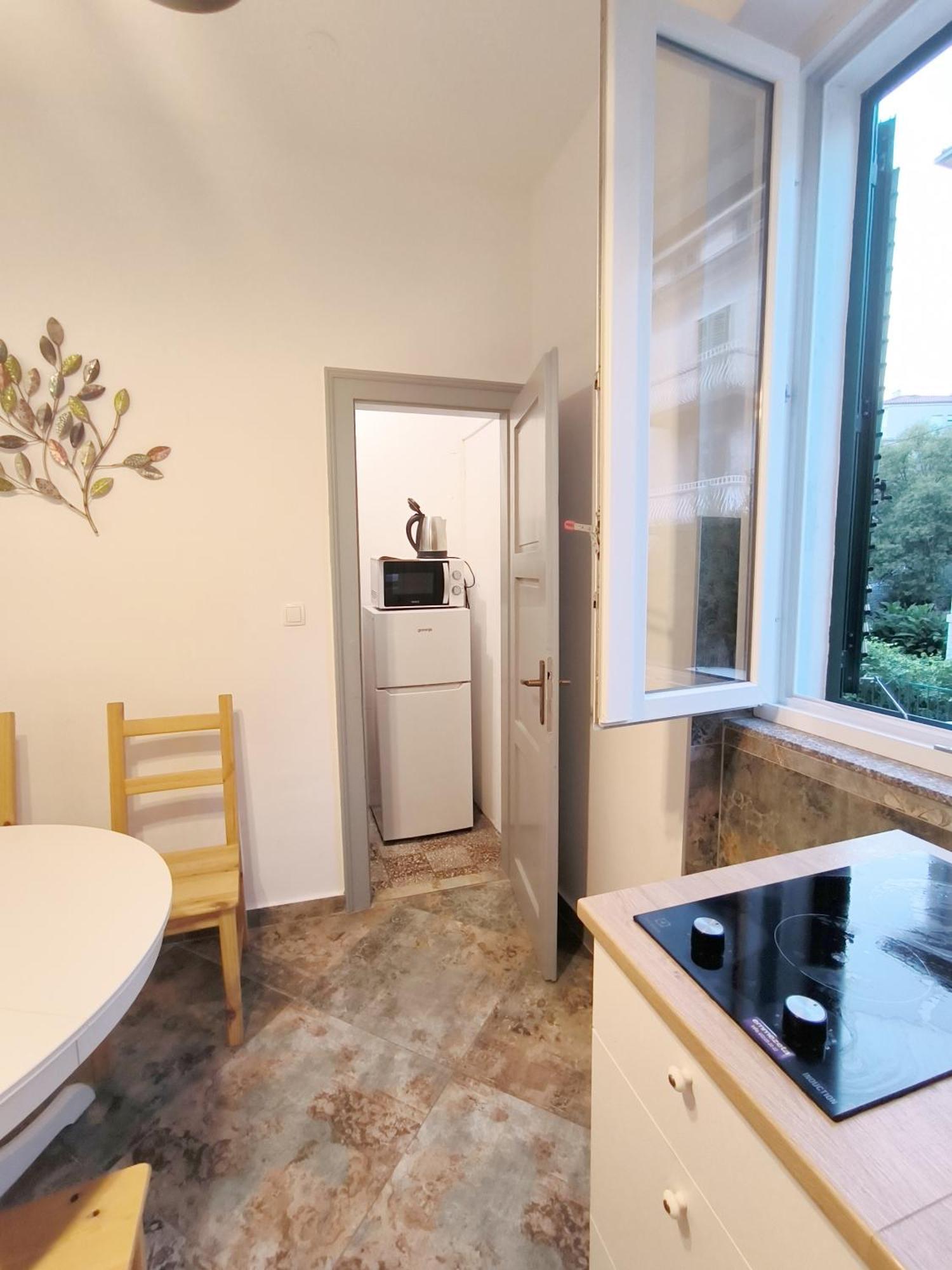 Bright And Colourful Luce -sandy Apartment Split