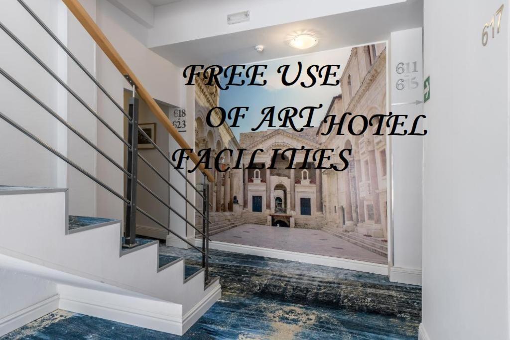 Annex Building Of Art