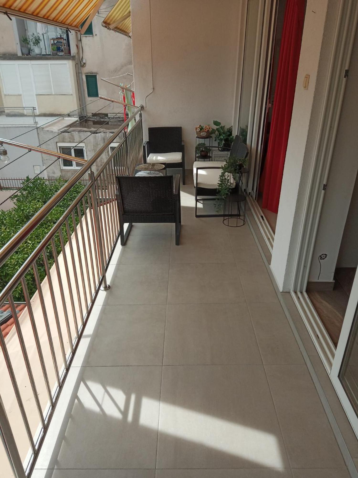 Sunshower And Apartment *
