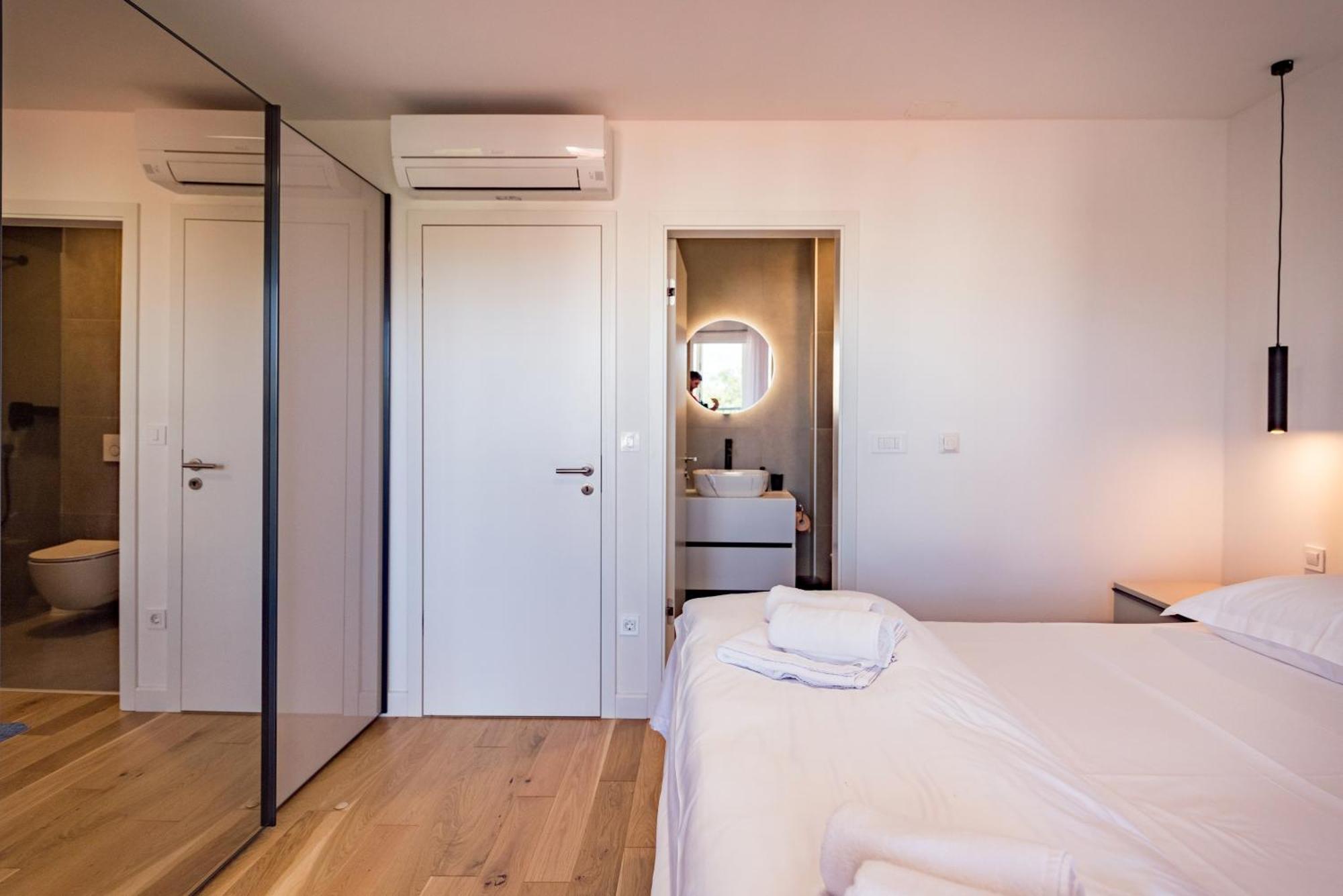 Penthouse With View In Center *