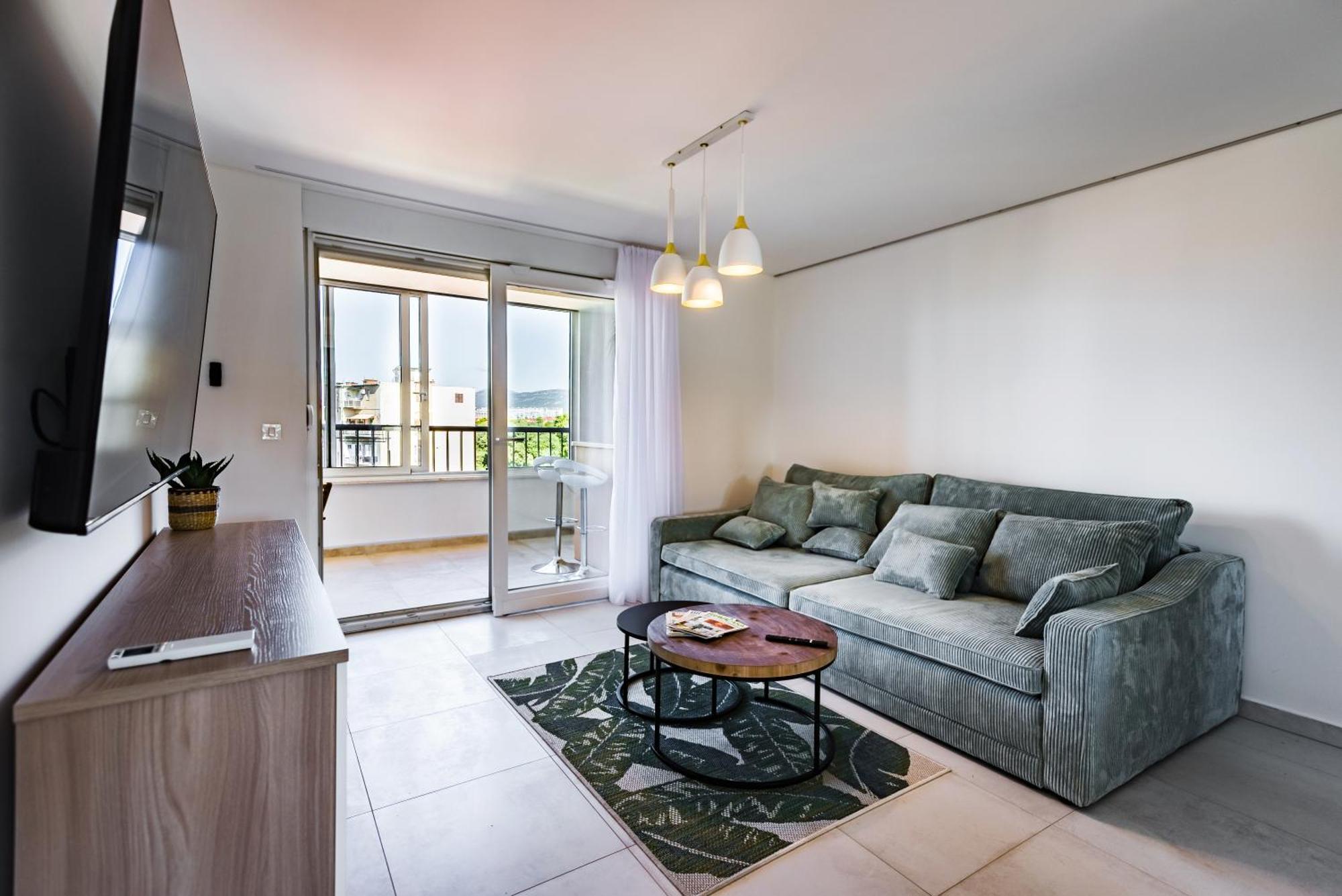 Penthouse With View In Center *