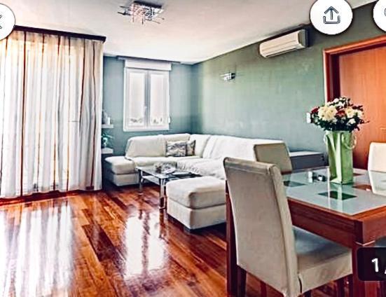 Capital Apartment *