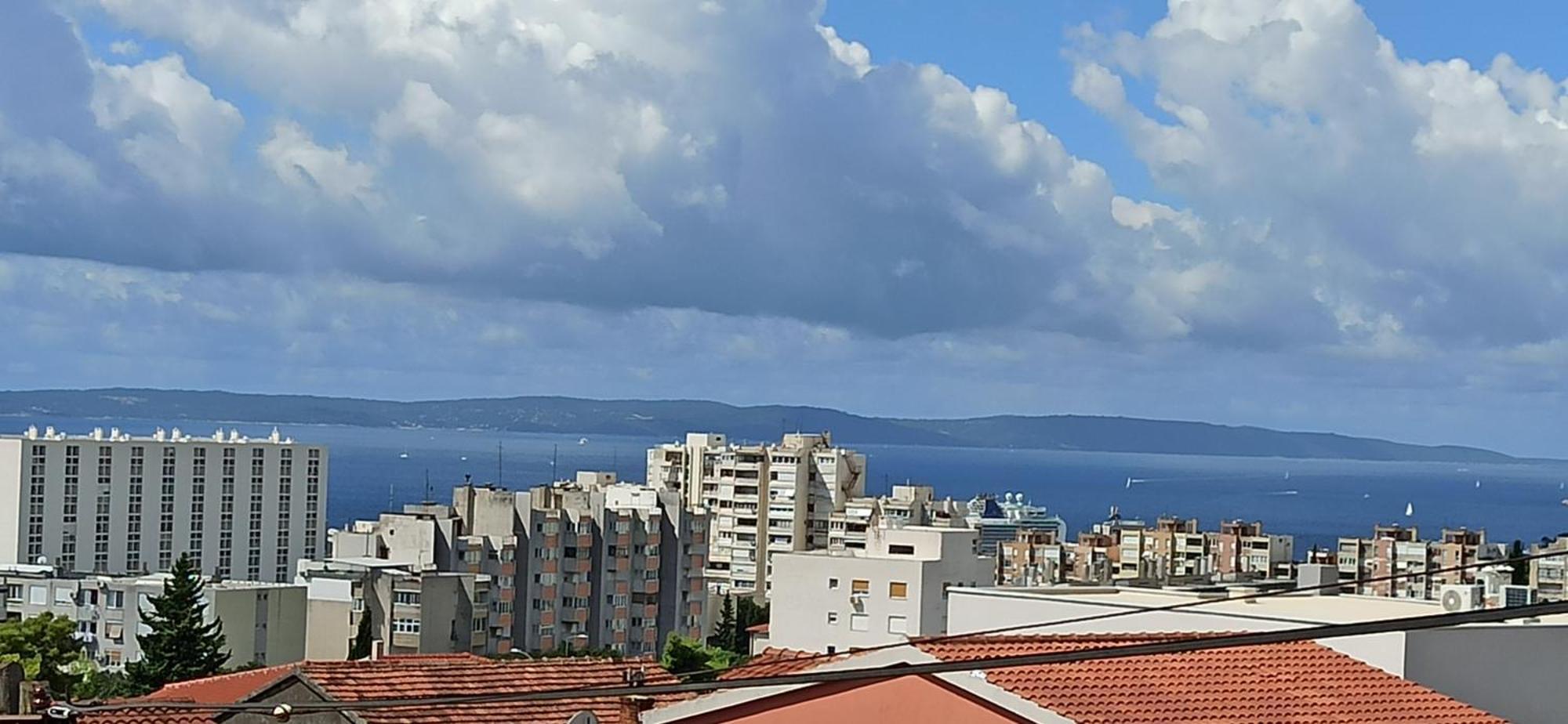 Black&white, Own Parking Apartman Split