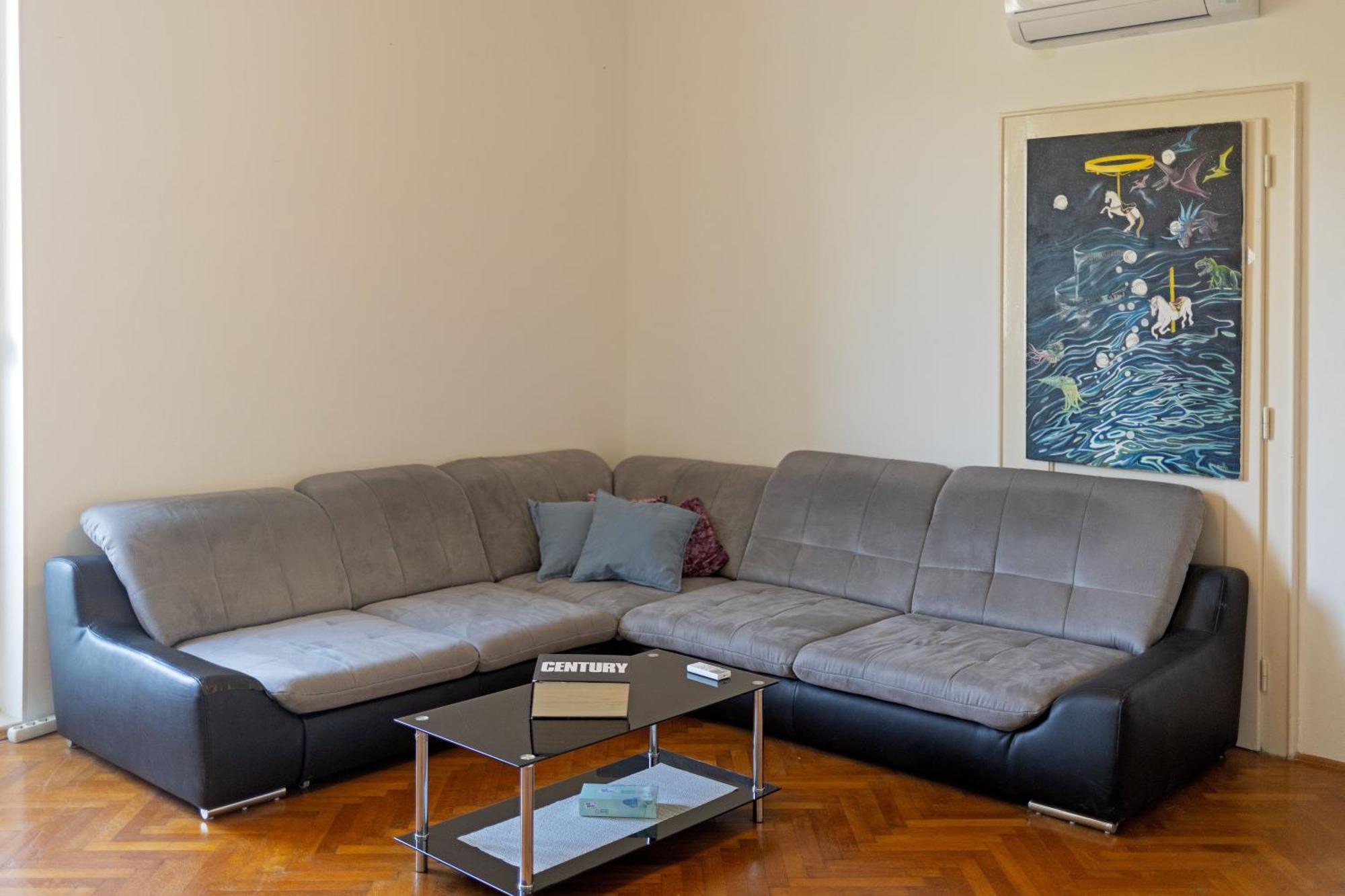 Antique Apartment *