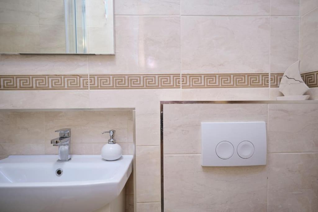 Galeriana Palace By Litto Apartment