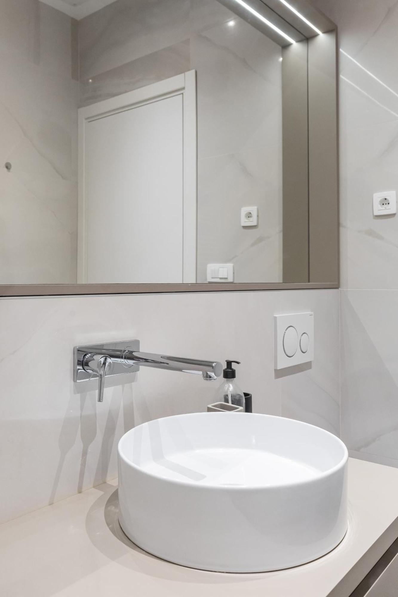 Apartment Eva Luxury Two Bedrooms & Bacvice *