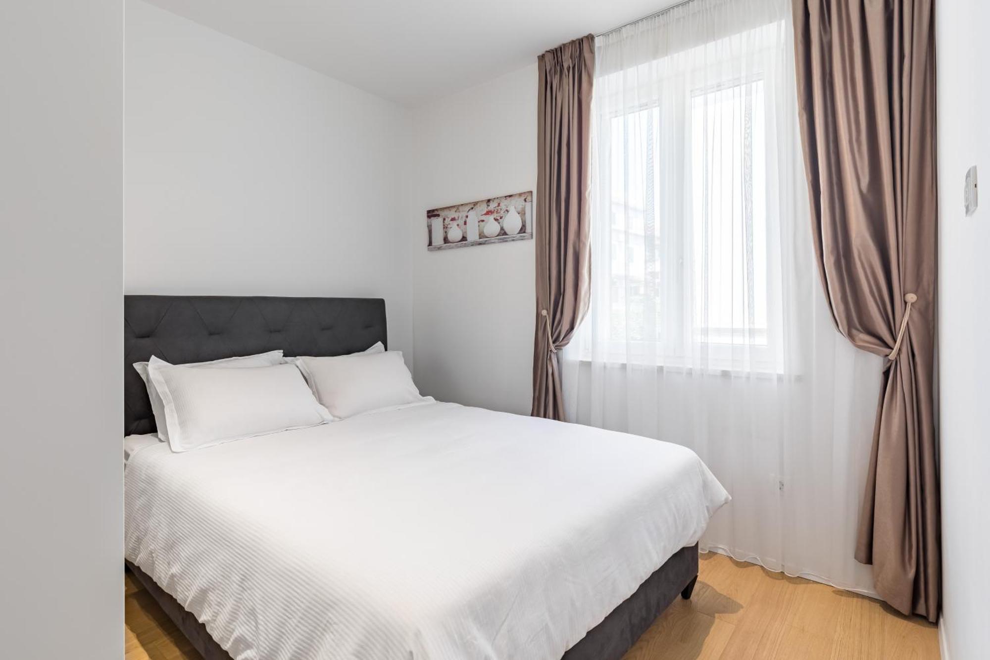 Eva Luxury Two Bedrooms & Bacvice Apartment *