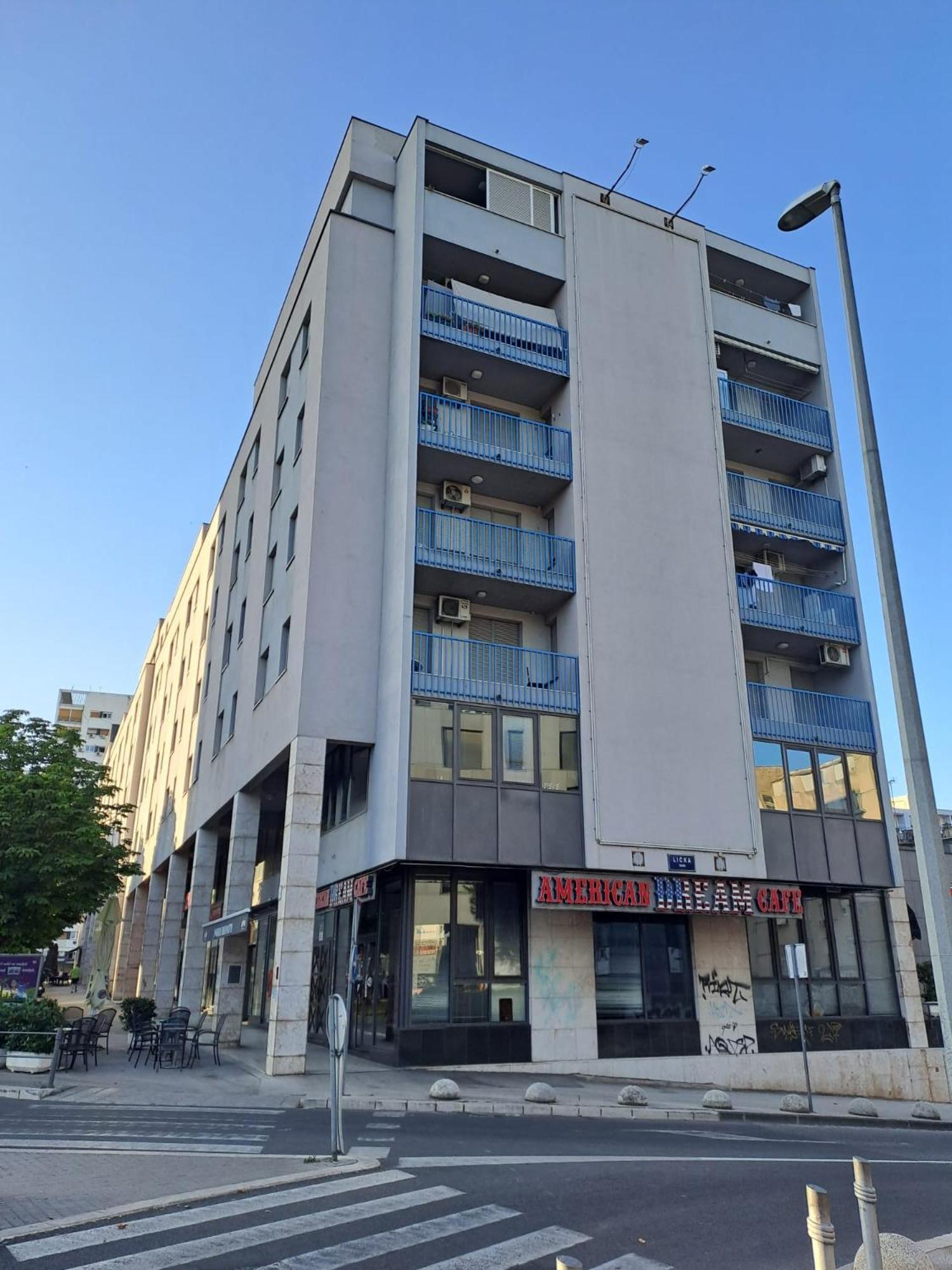 Hana Apartment Split