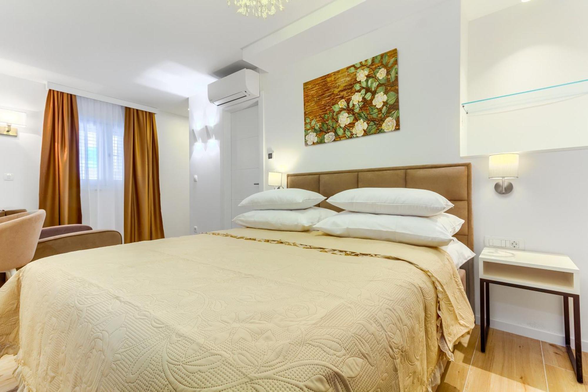 Luxury Bed & Breakfast Irini, In The Heart Of Frühstückspension