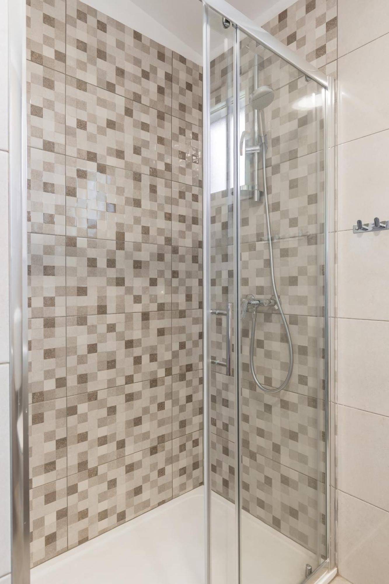 Tonina - House With Terrace, Jacuzzi, Free Parking