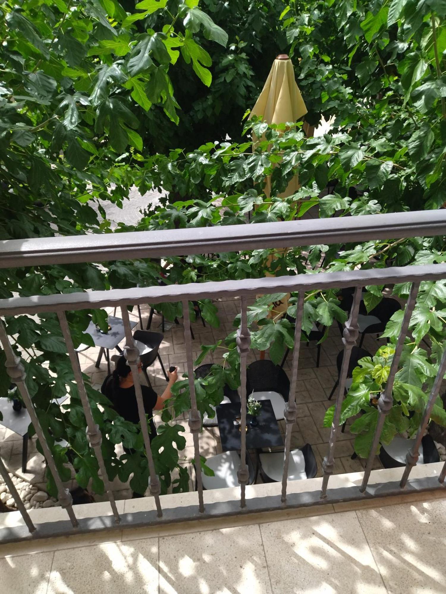 Annie's Stone & Apartment Split