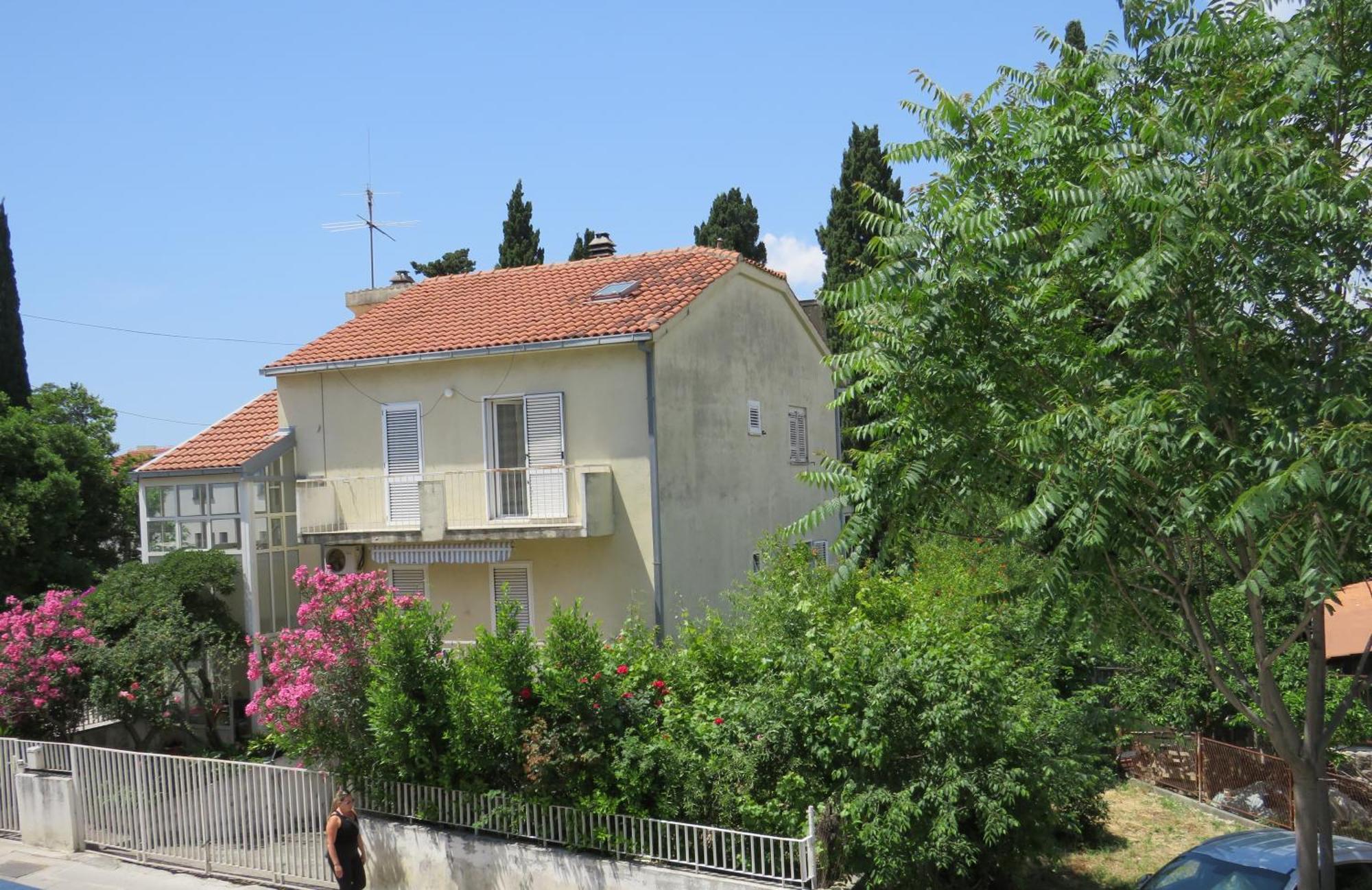 1-2 Apartamento *