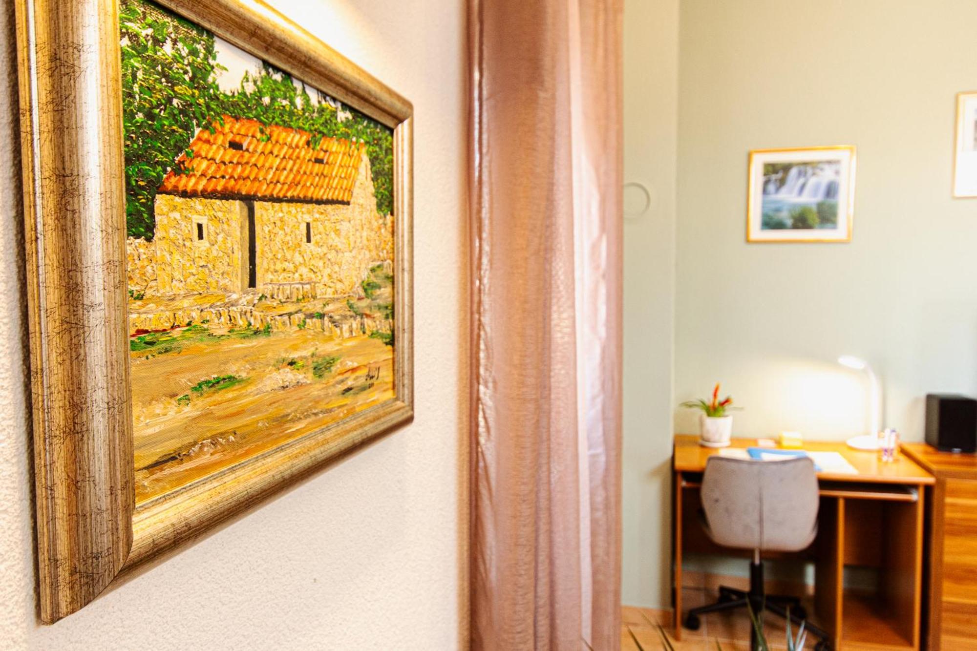 Spacious Sea View Near Marjan & Apartment