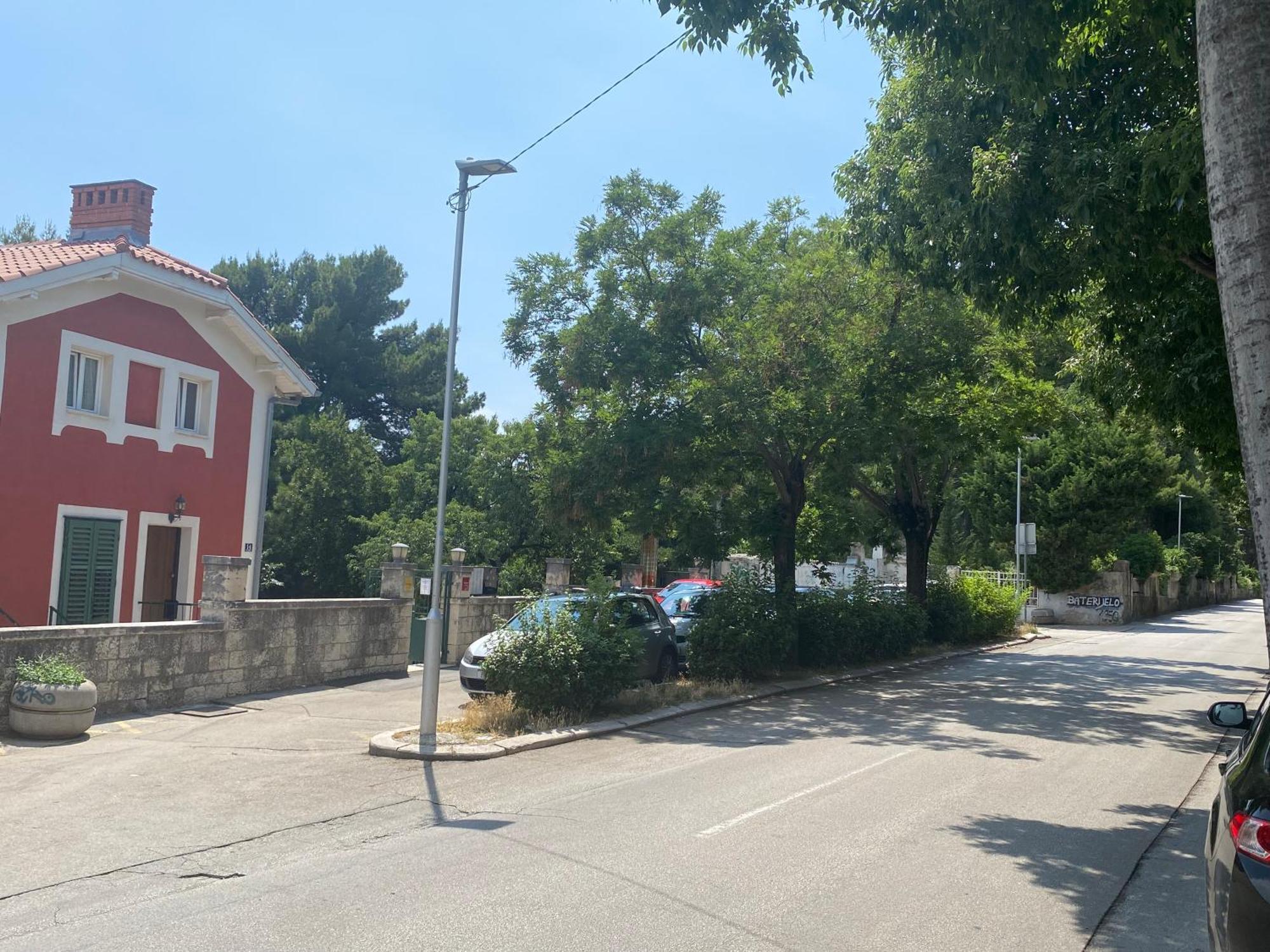 Apartman And *