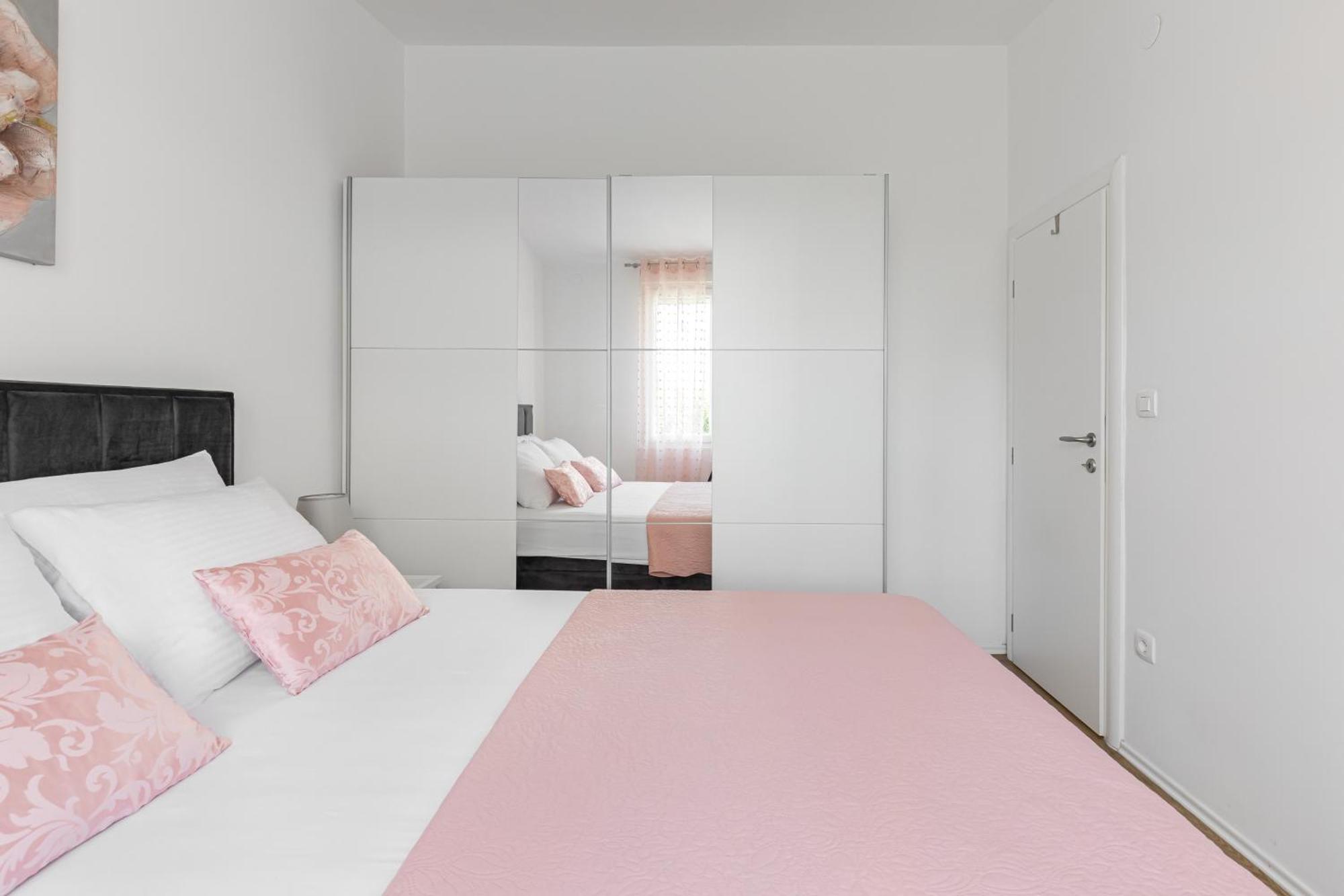 Tonina - House With Terrace, Jacuzzi, Free Parking *