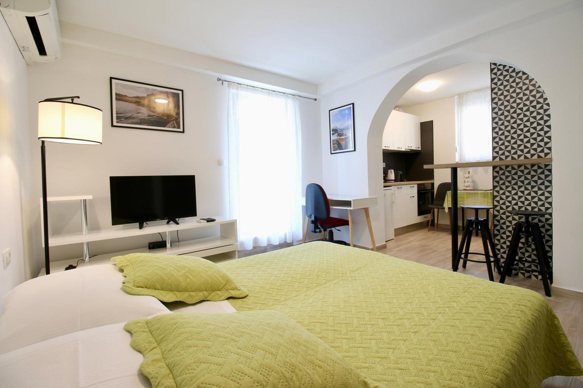 Velin Split