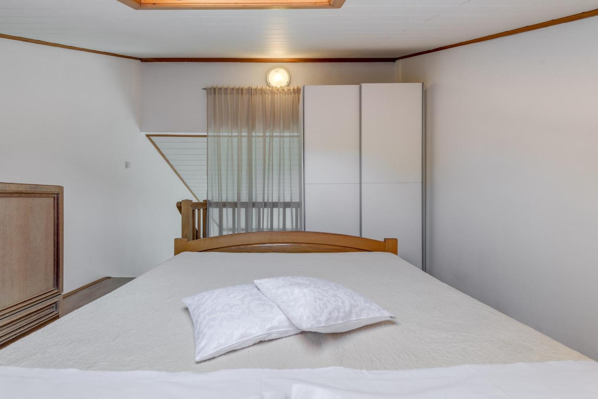 Beachfront With Balcony And Parking Apartment *