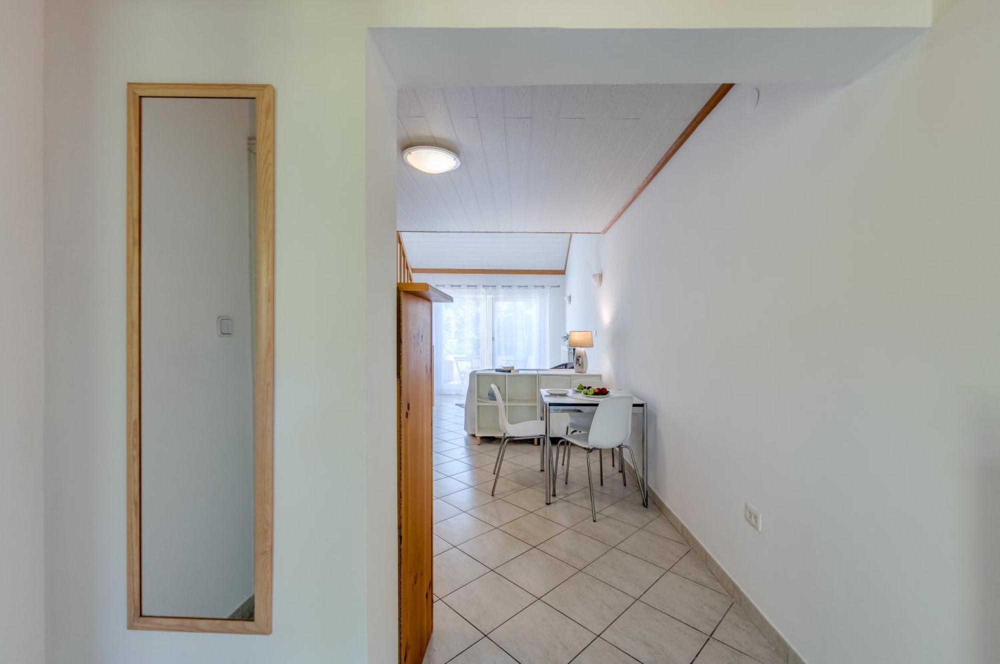 Apartment Beachfront With Balcony And Parking *