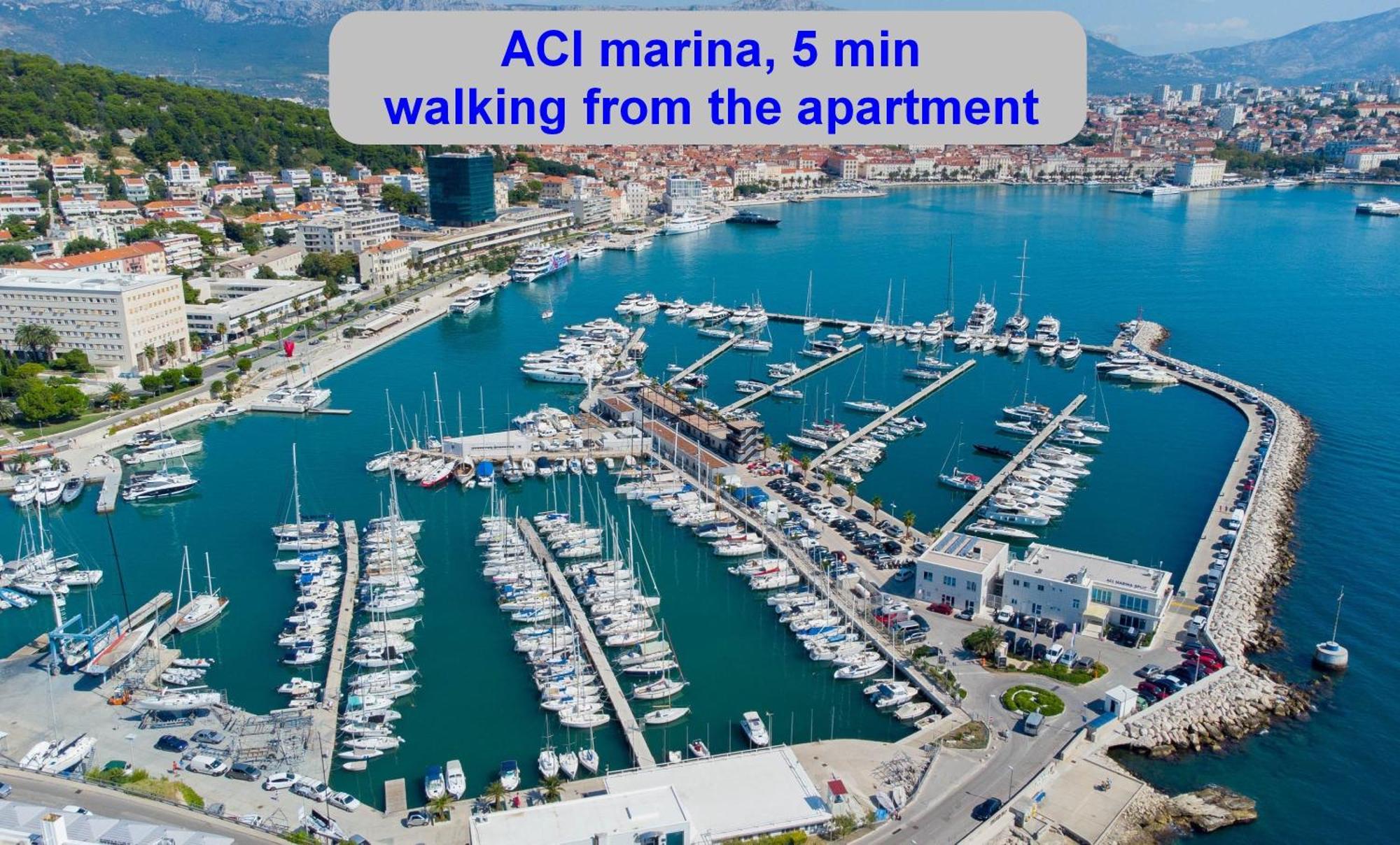 Apartment Beachfront With Balcony And Parking