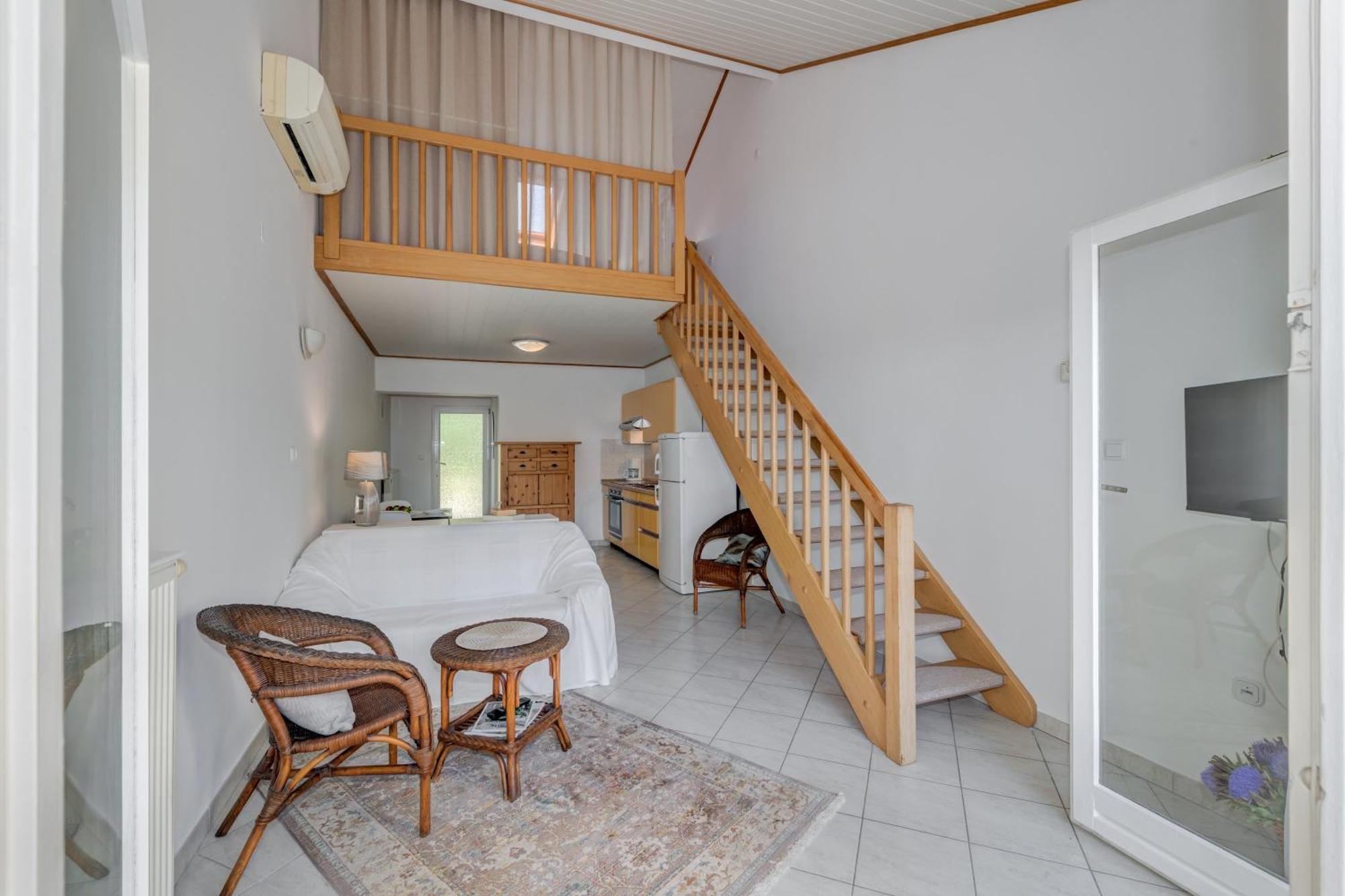 Beachfront With Balcony And Parking Apartment